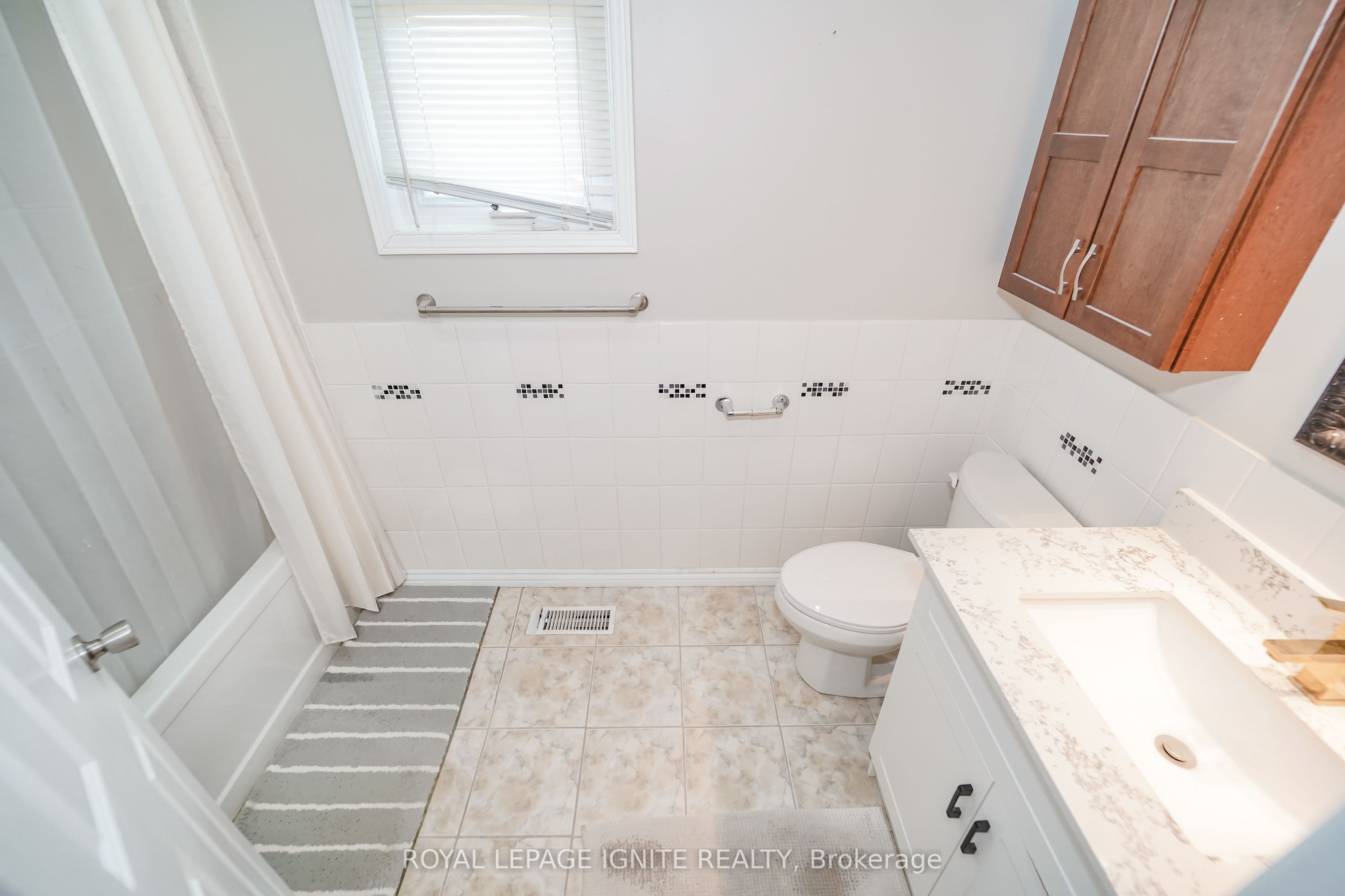 21 Halfmoon Square Property Photo 31