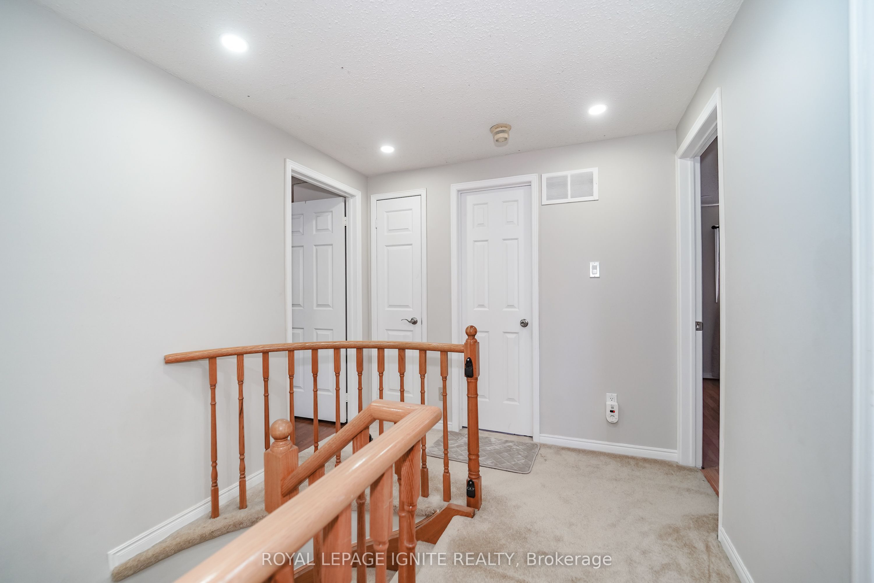 21 Halfmoon Square Property Photo 32