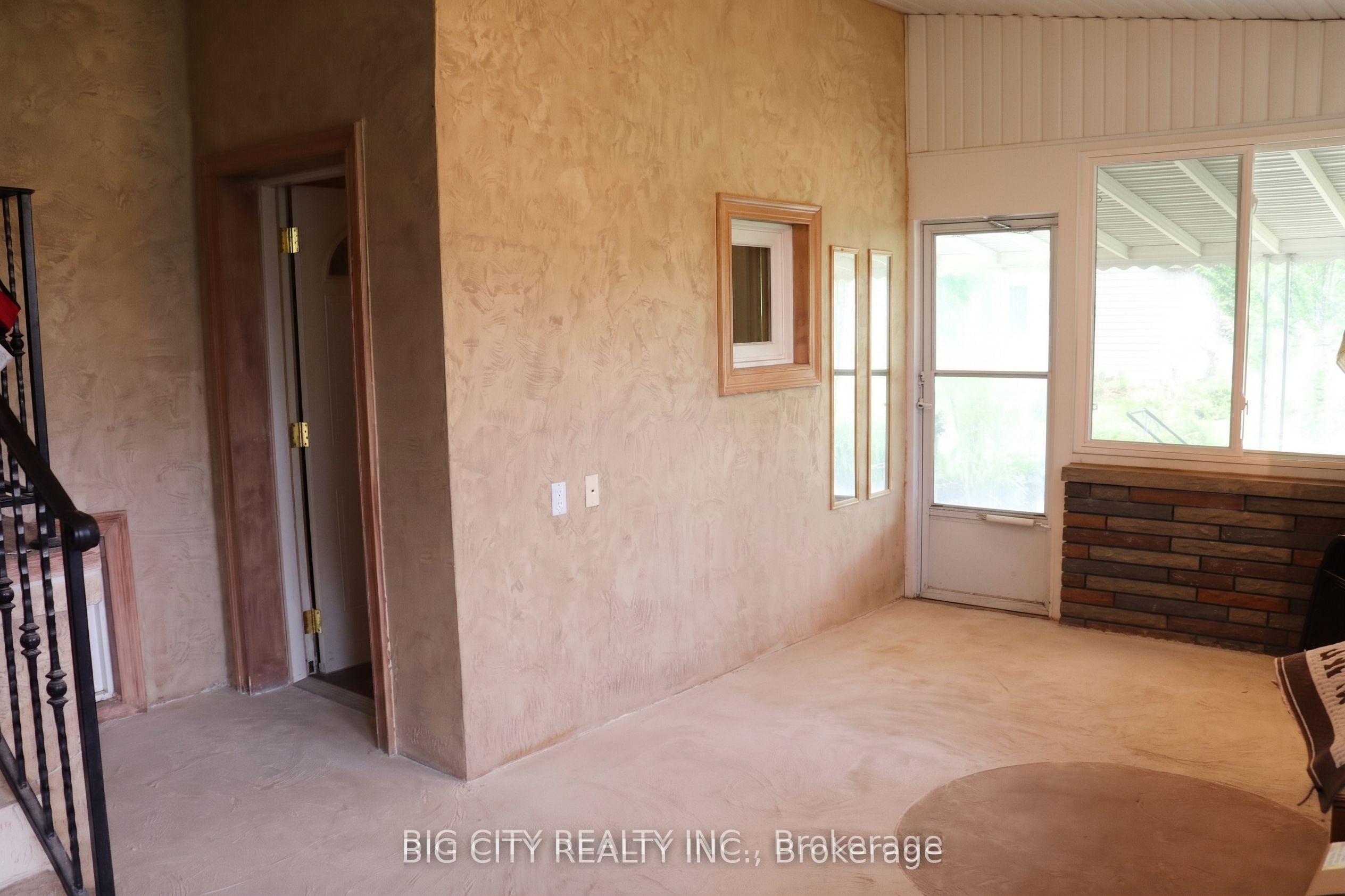 30 Lozoway Drive Lower Property Photo 2