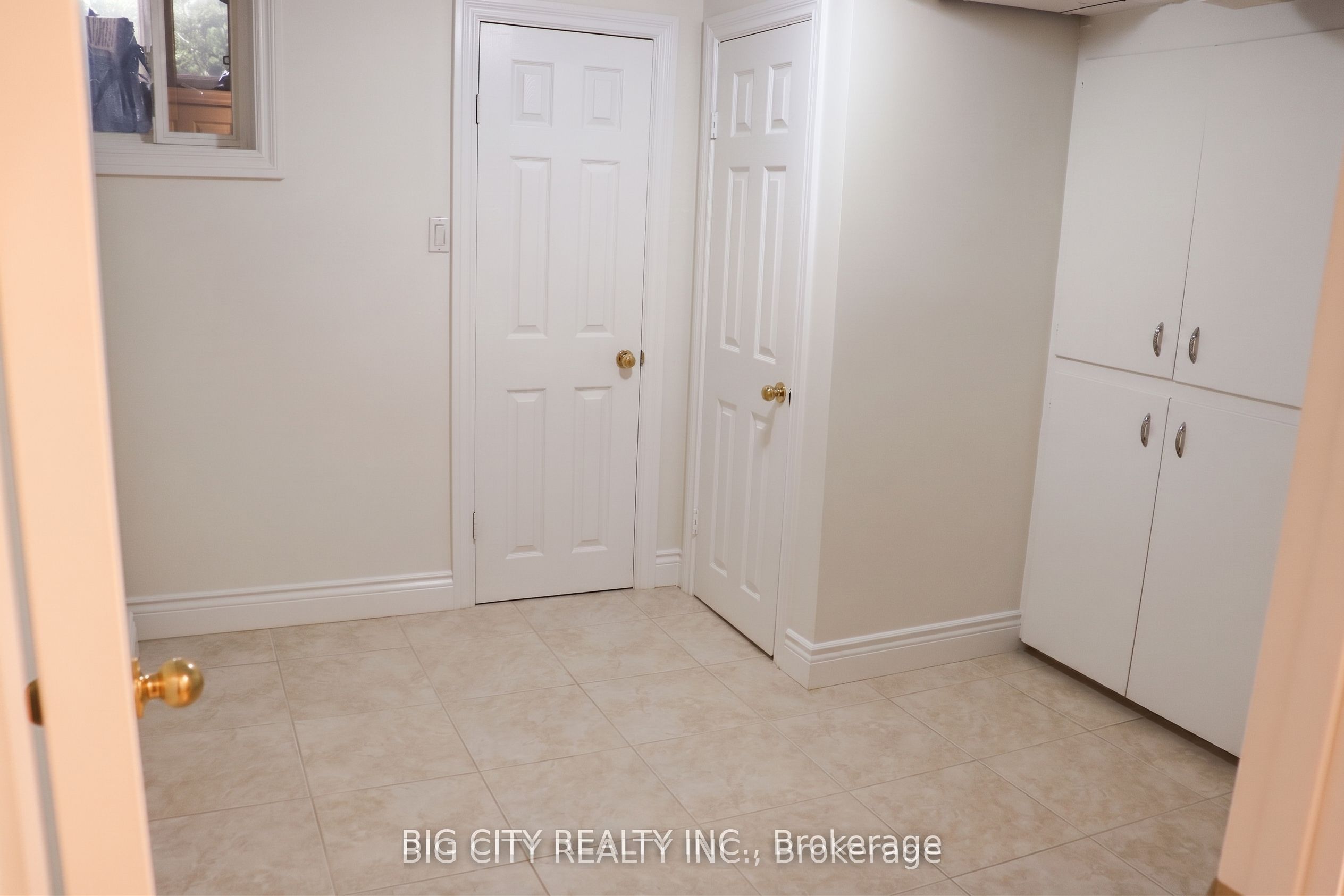 30 Lozoway Drive Lower Property Photo 10