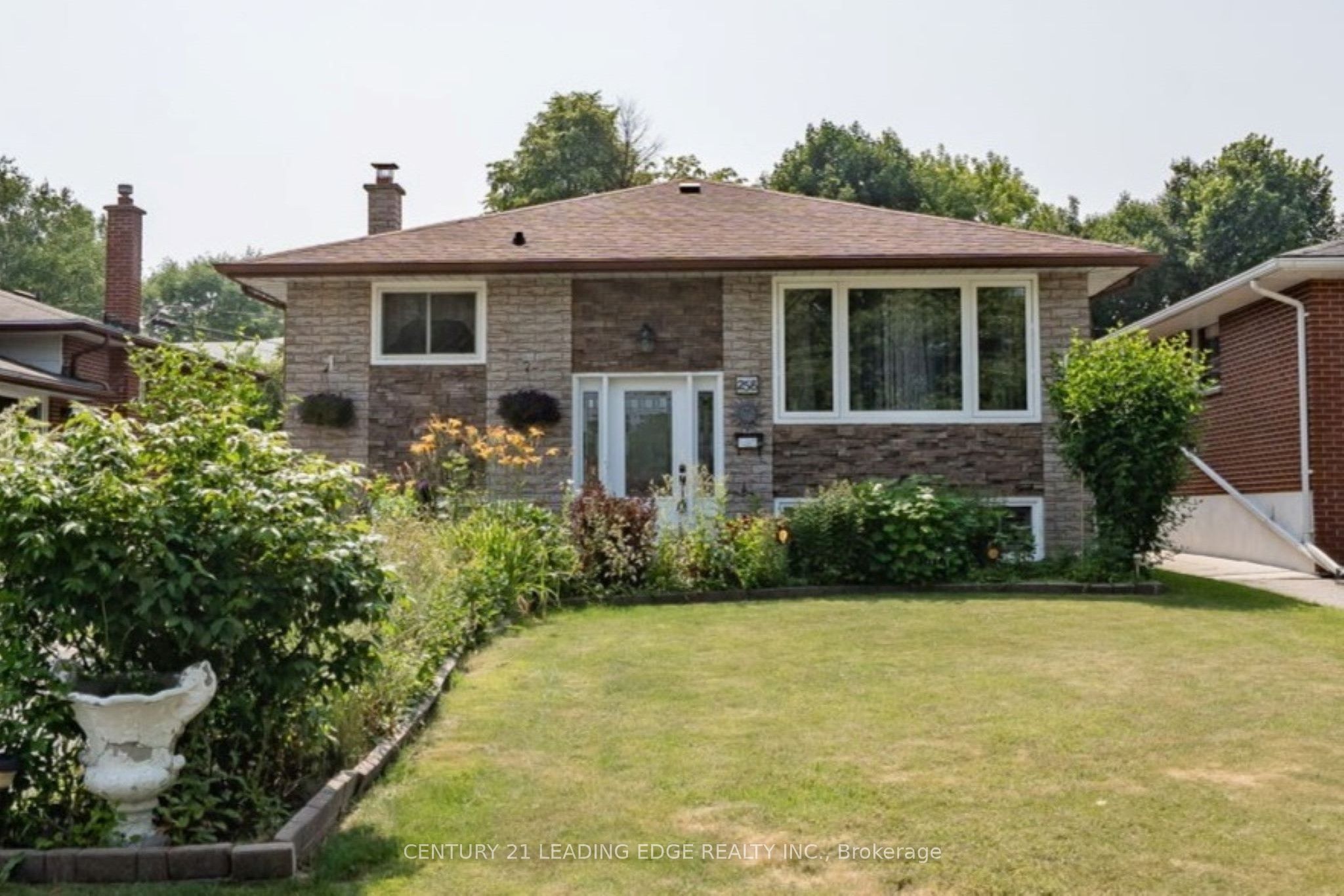 258 Nipigon Street Property Photo 1