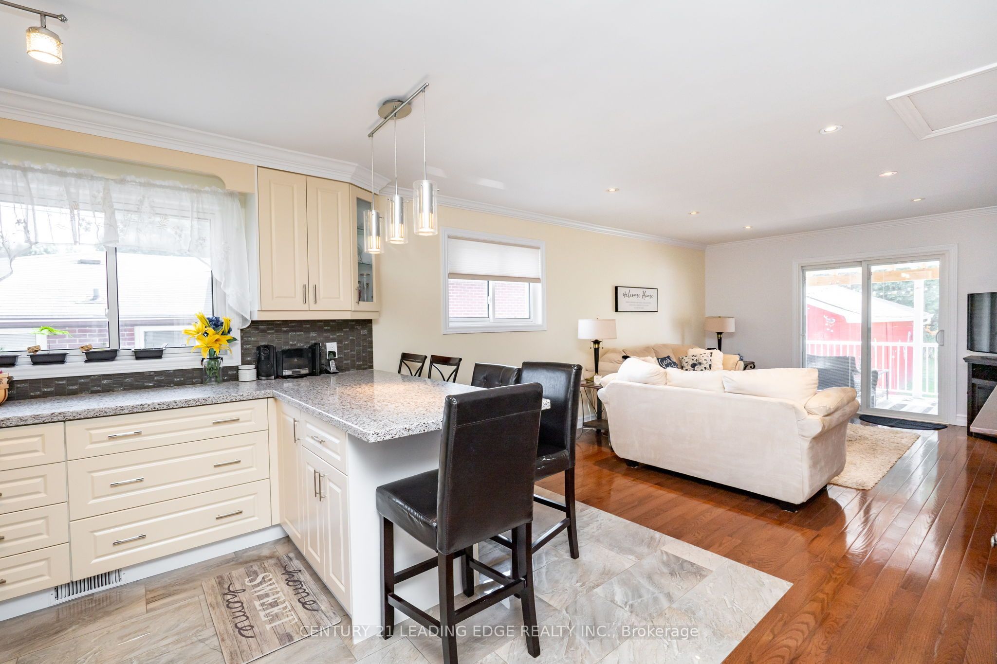 258 Nipigon Street Property Photo 5
