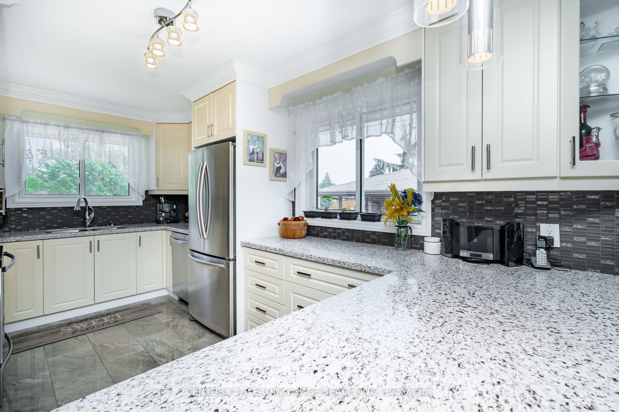 258 Nipigon Street Property Photo 6