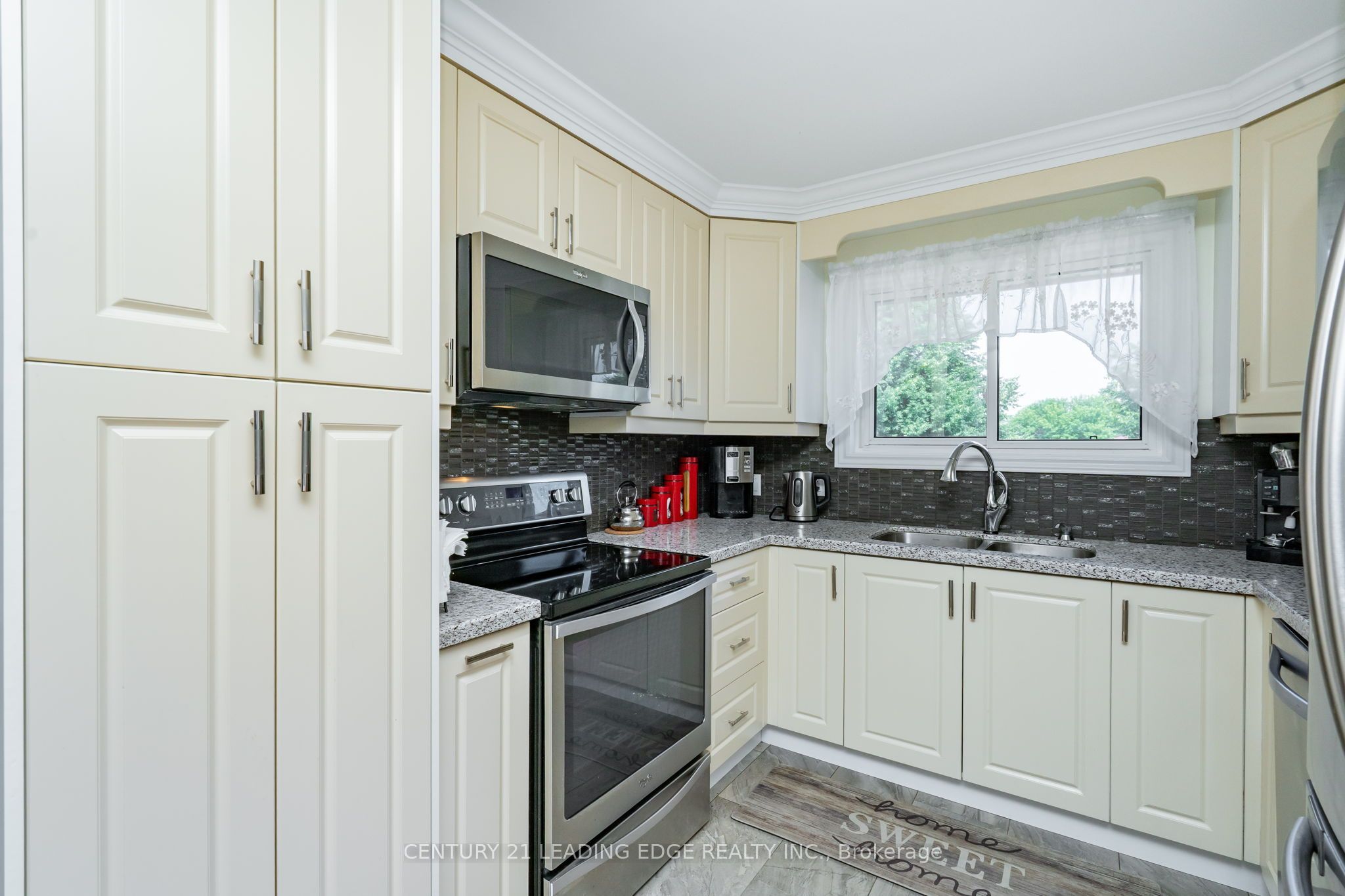 258 Nipigon Street Property Photo 7