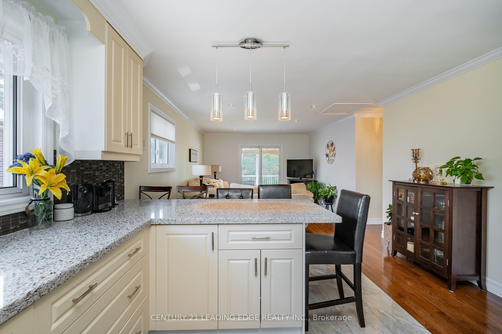 258 Nipigon Street Property Photo 8