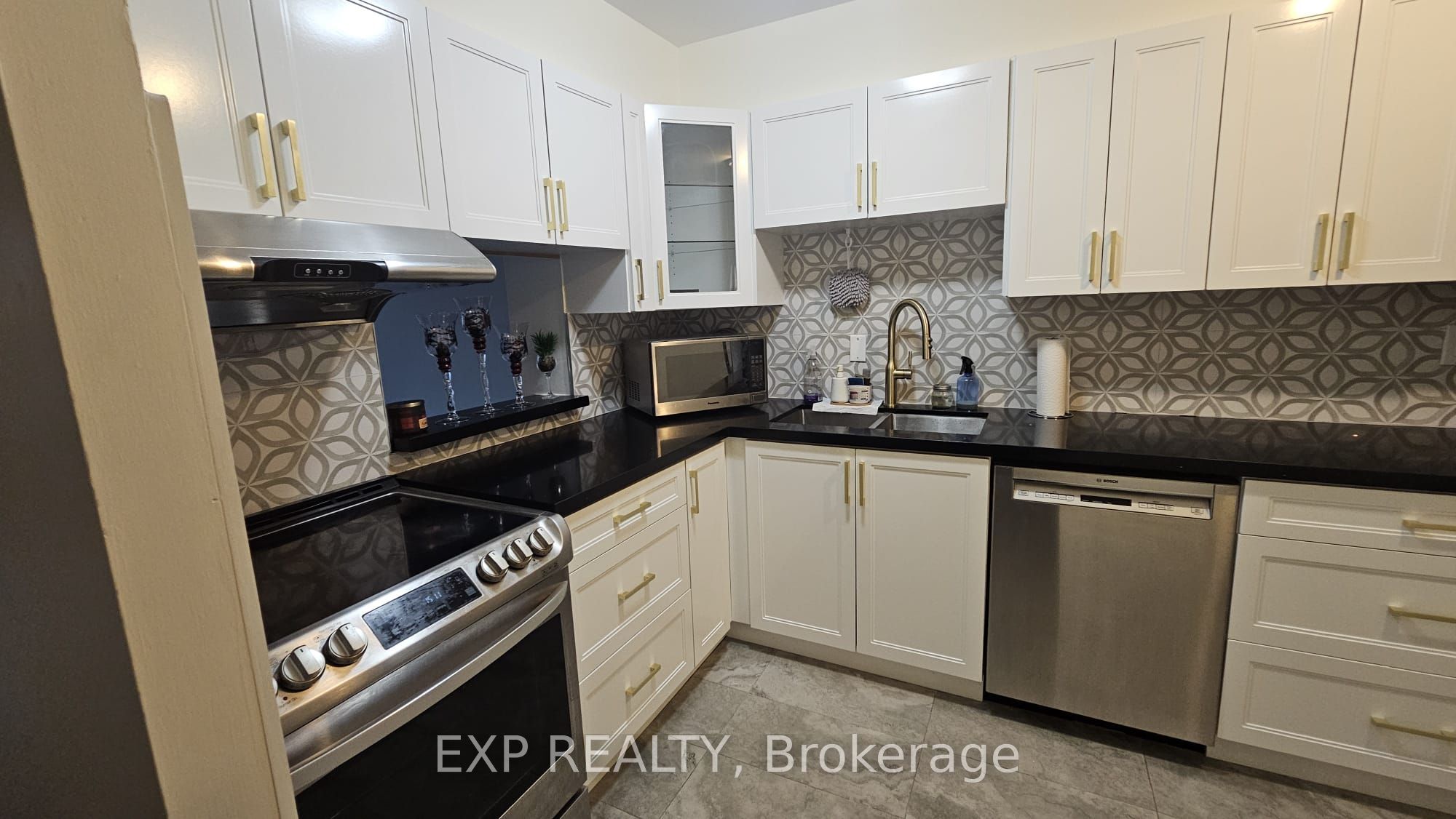 2365 Kennedy Road 407 Property Photo 2