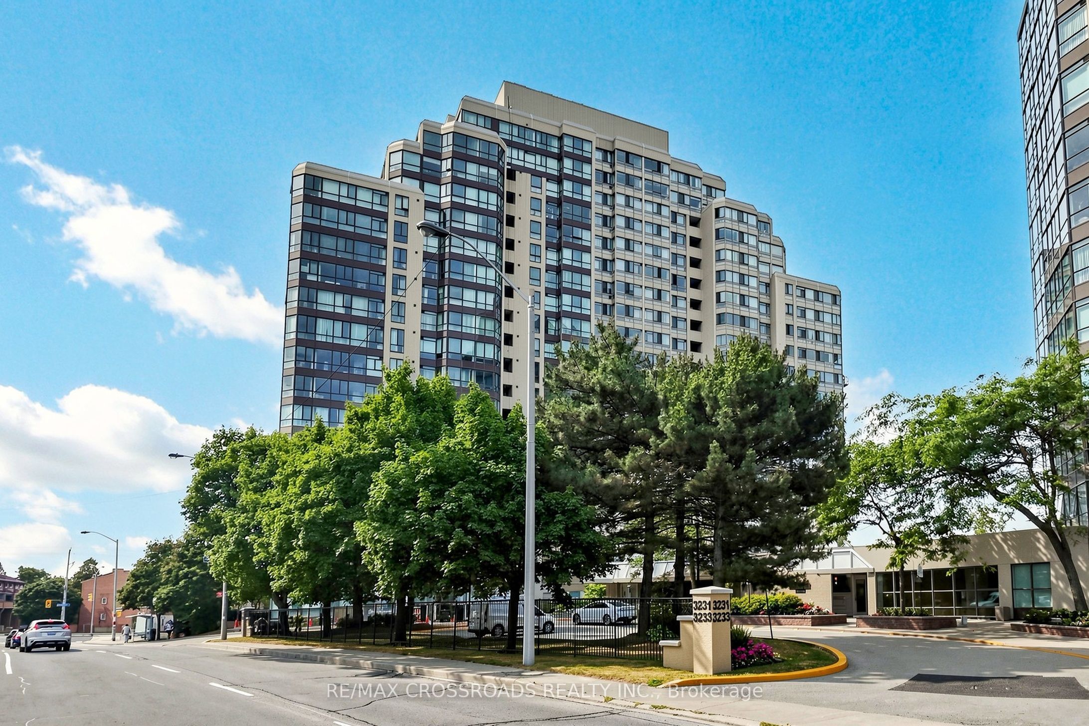 3233 Eglinton Avenue E 511 Property Photo 1