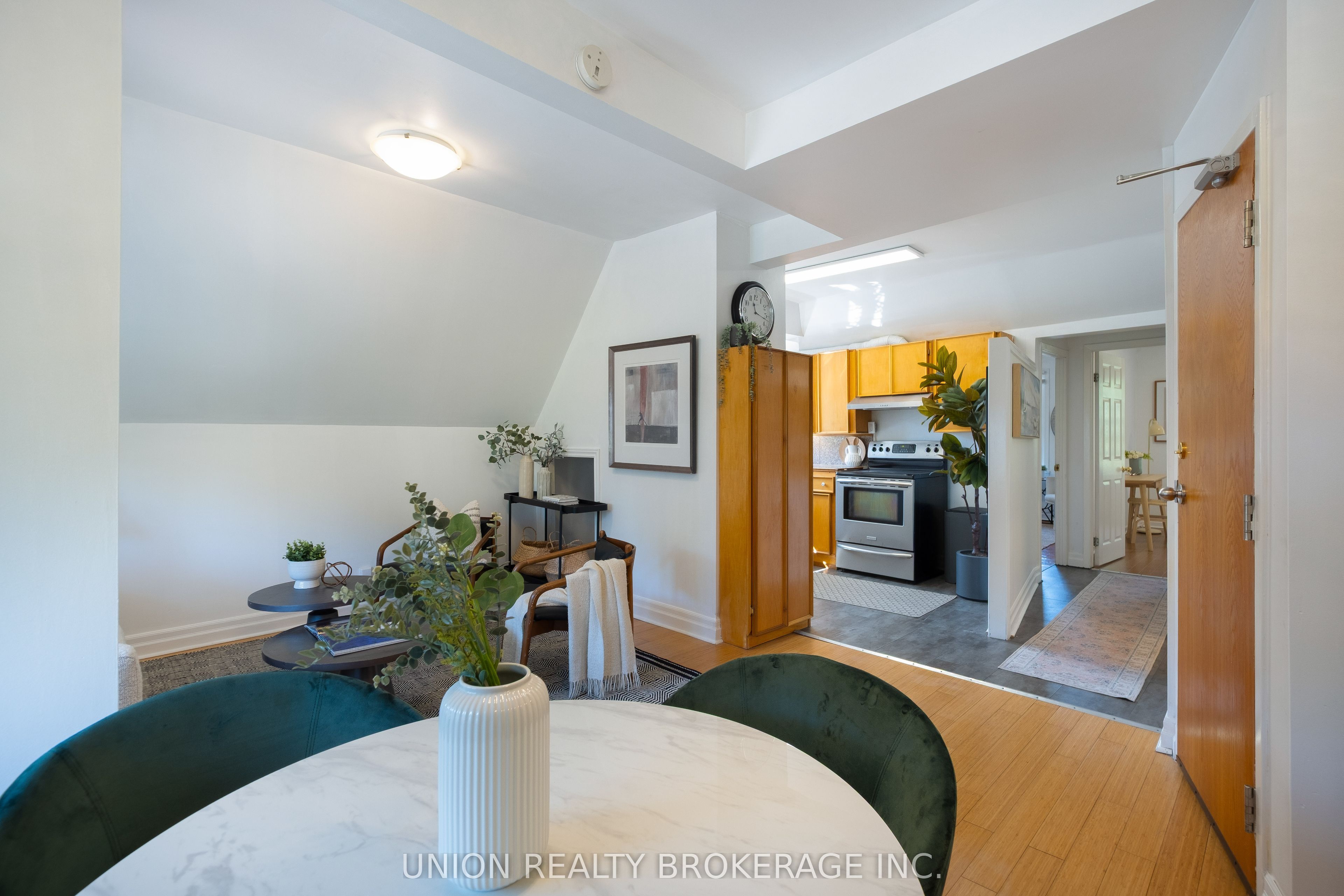 394 Coxwell Avenue Property Photo 6