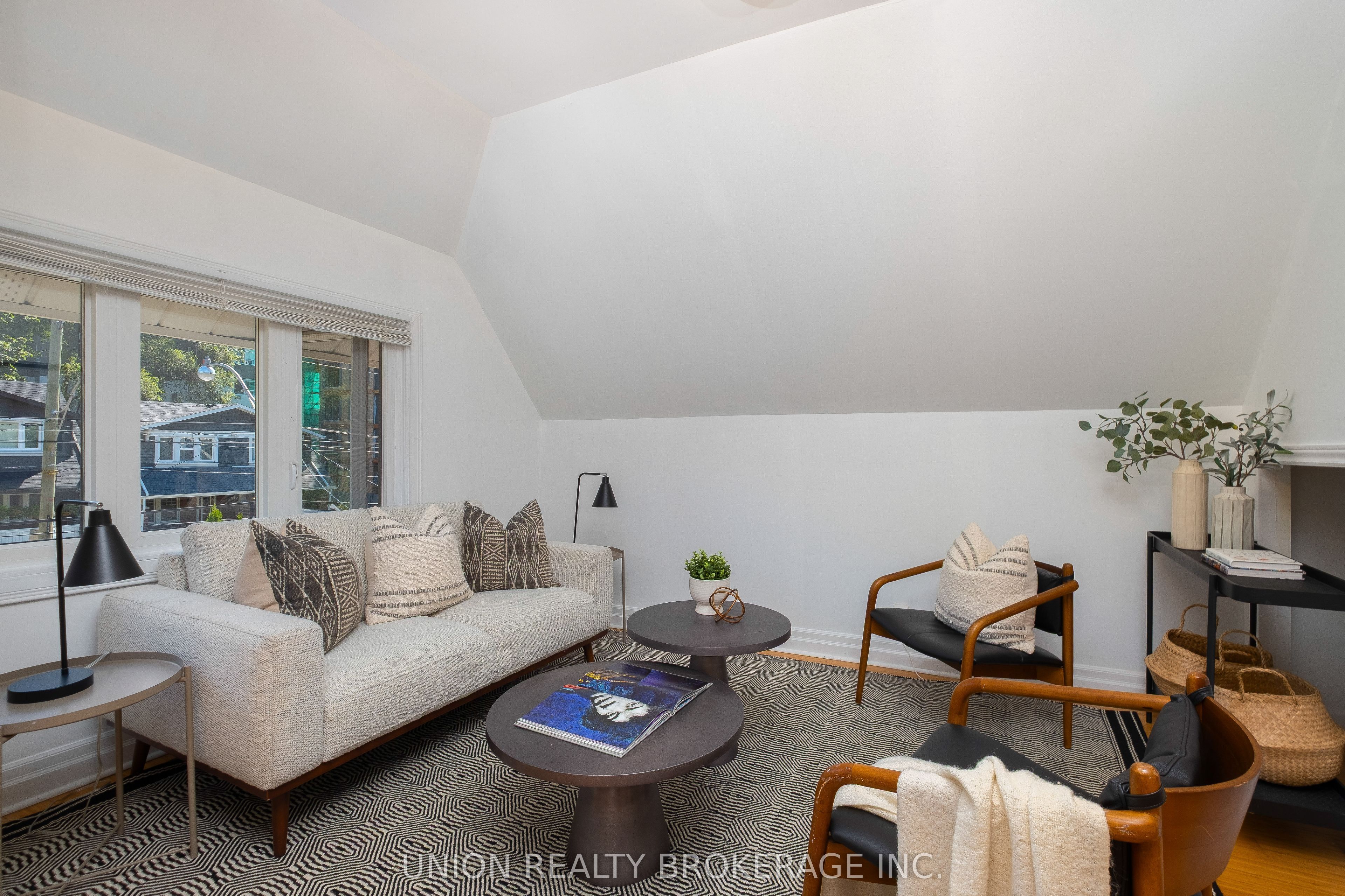 394 Coxwell Avenue Property Photo 7