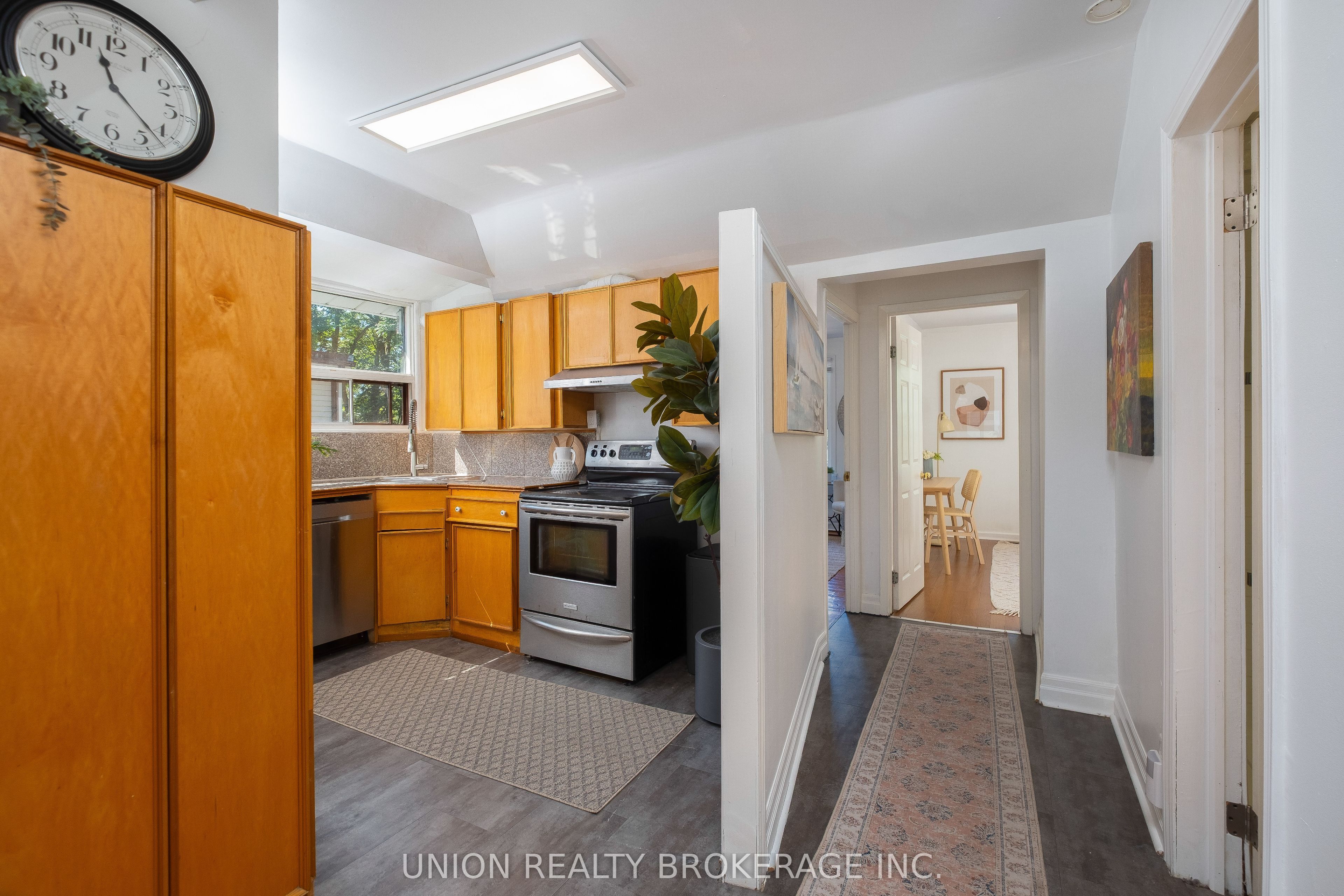 394 Coxwell Avenue Property Photo 9