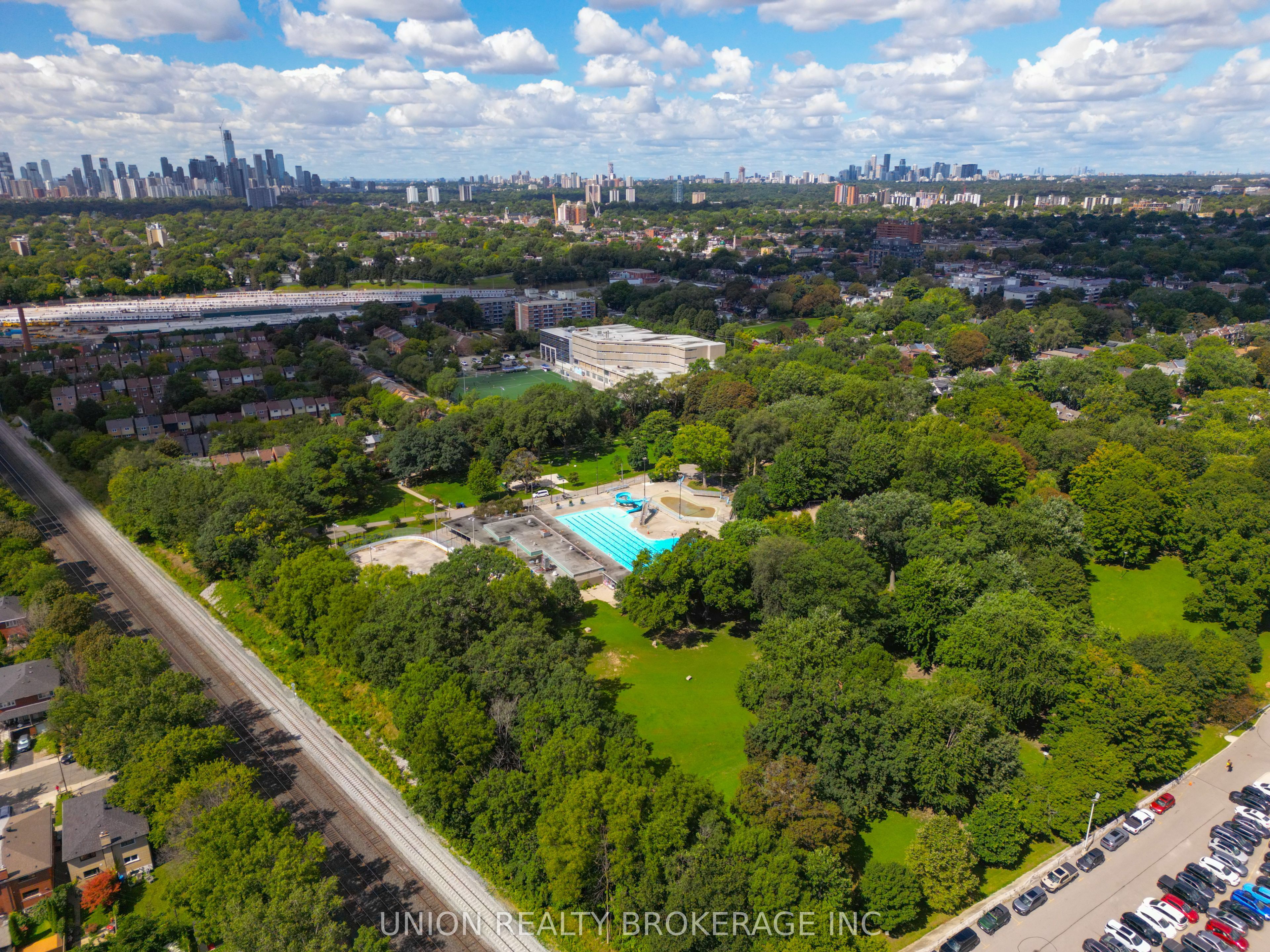 394 Coxwell Avenue Property Photo 41