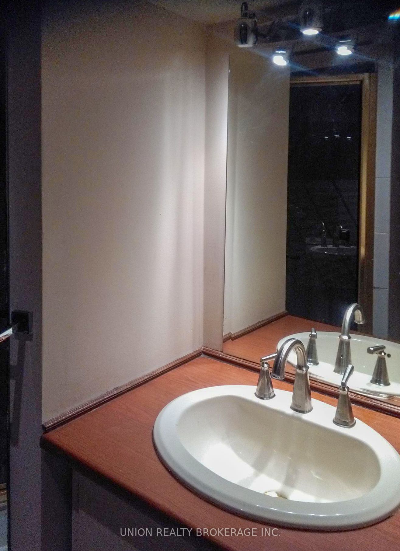 394 Coxwell Avenue Property Photo 48