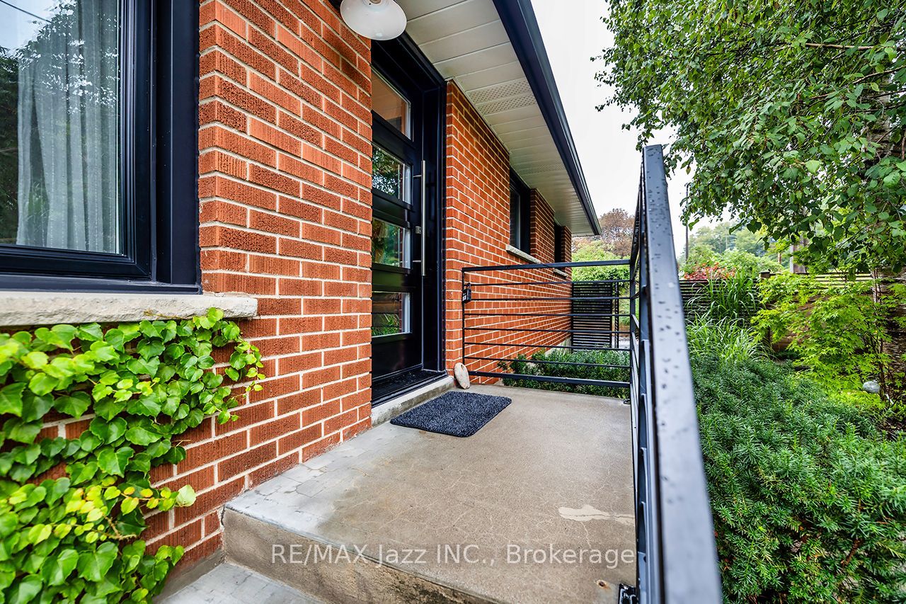 1085 Willowdale Avenue Property Photo 2