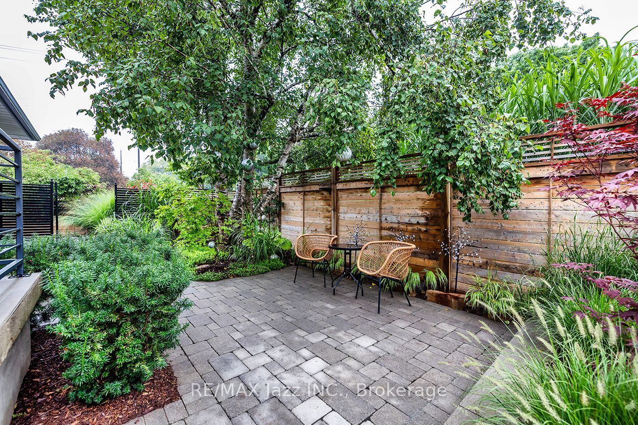 1085 Willowdale Avenue Property Photo 6