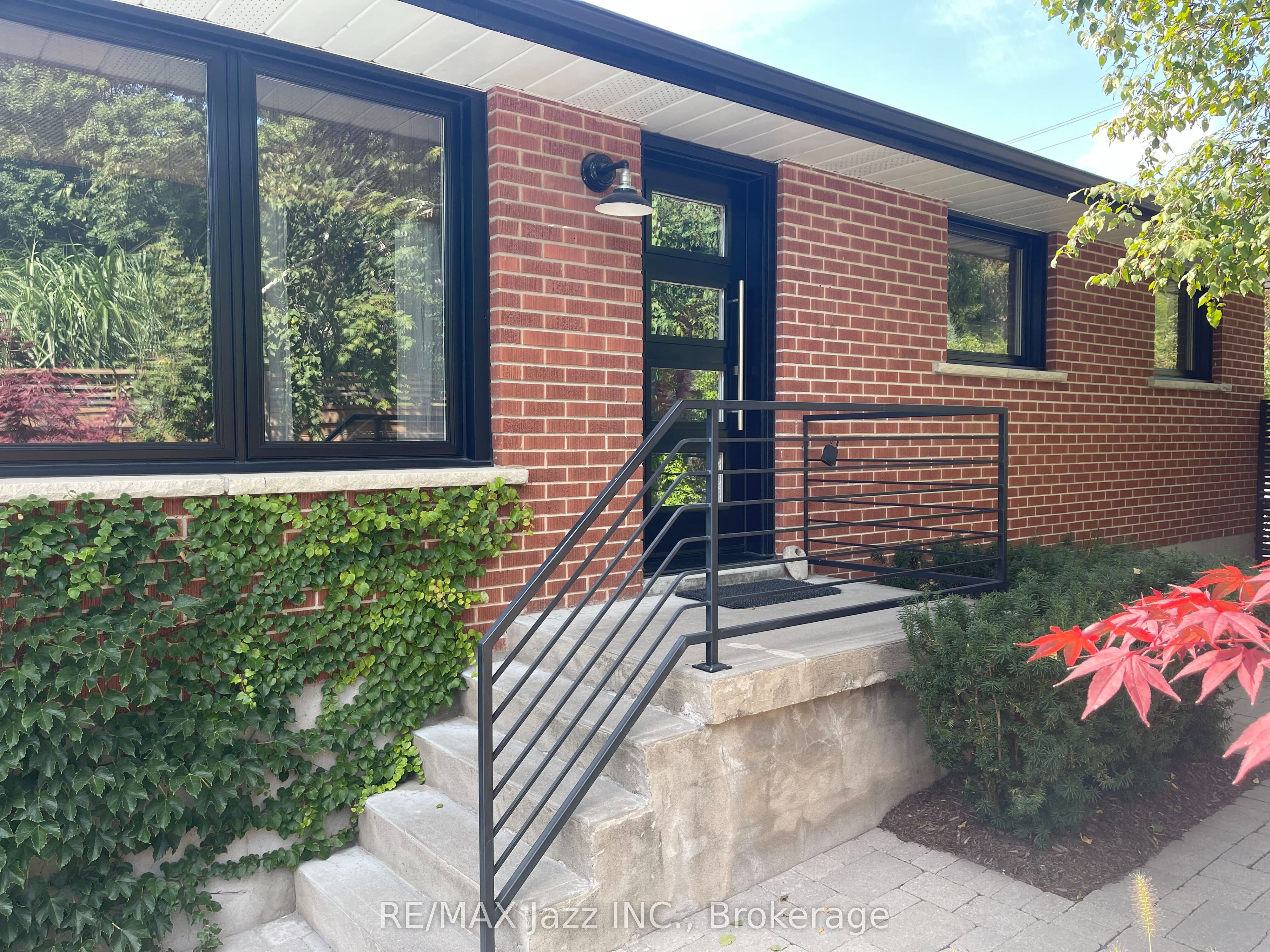 1085 Willowdale Avenue Property Photo 7