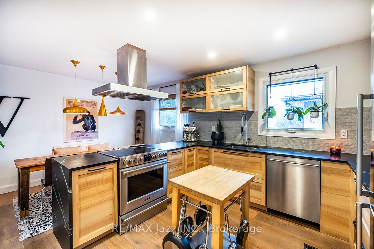 1085 Willowdale Avenue Property Photo 14