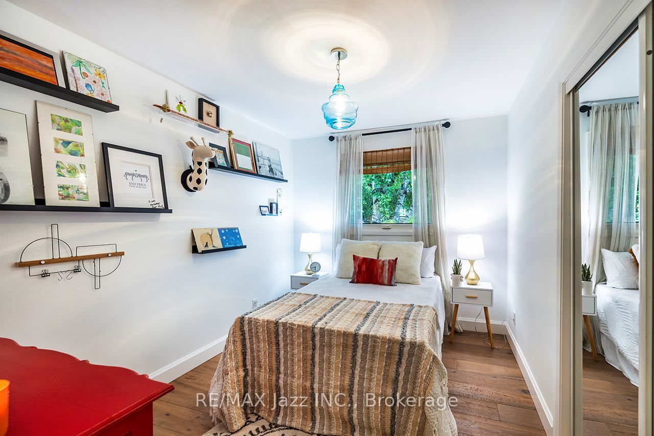 1085 Willowdale Avenue Property Photo 17