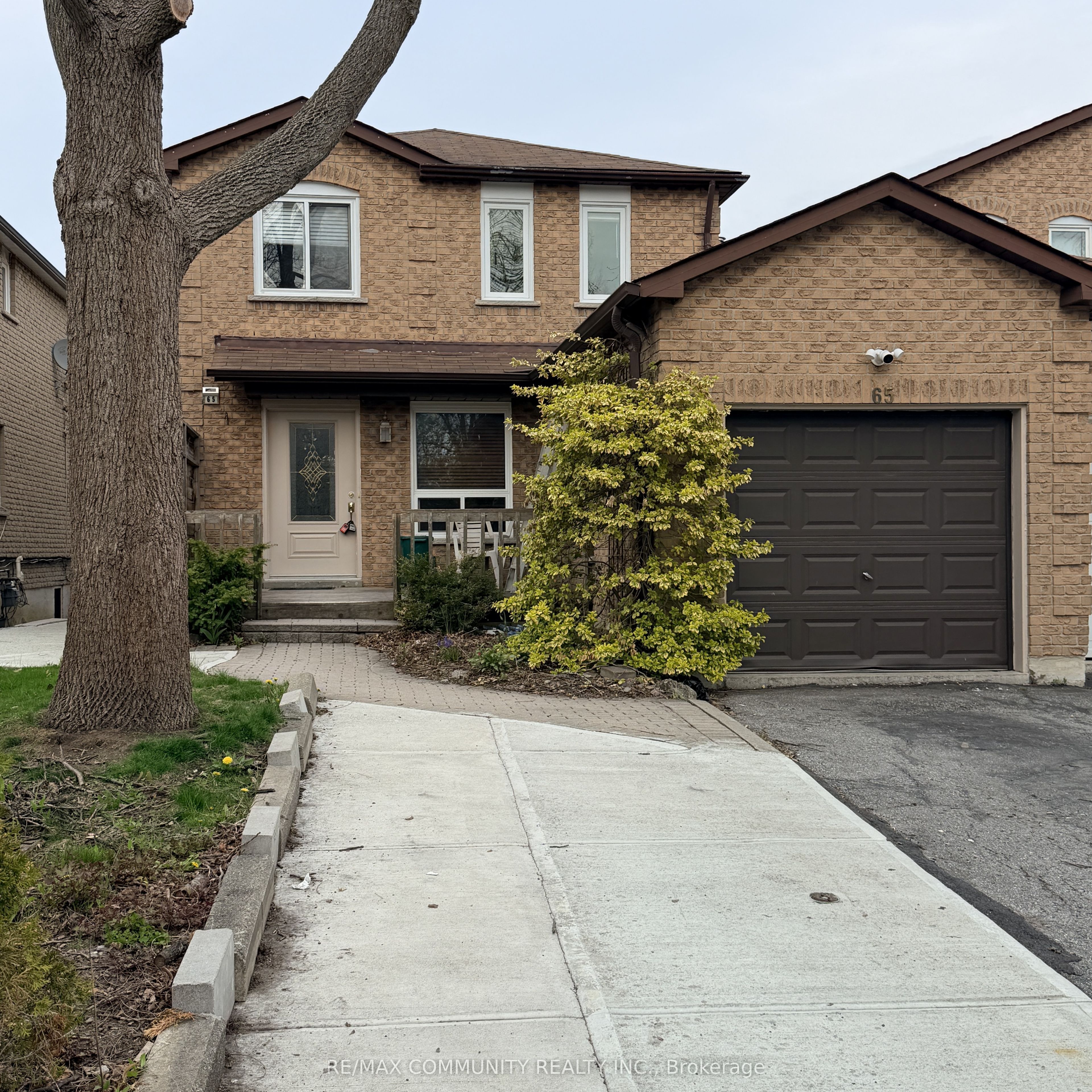 65 Hewitt Crescent Main Property Photo 1