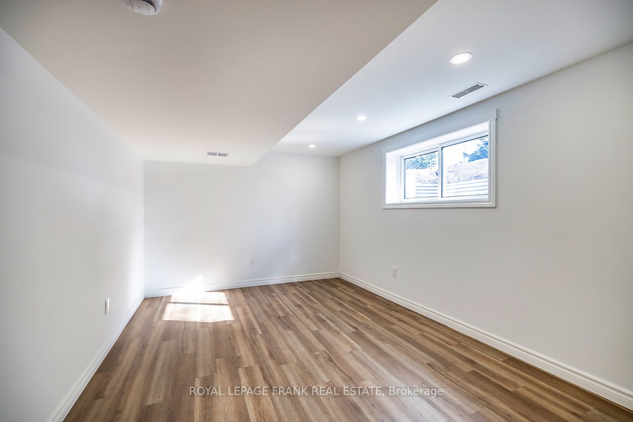 1695 Scugog Street Property Photo 34