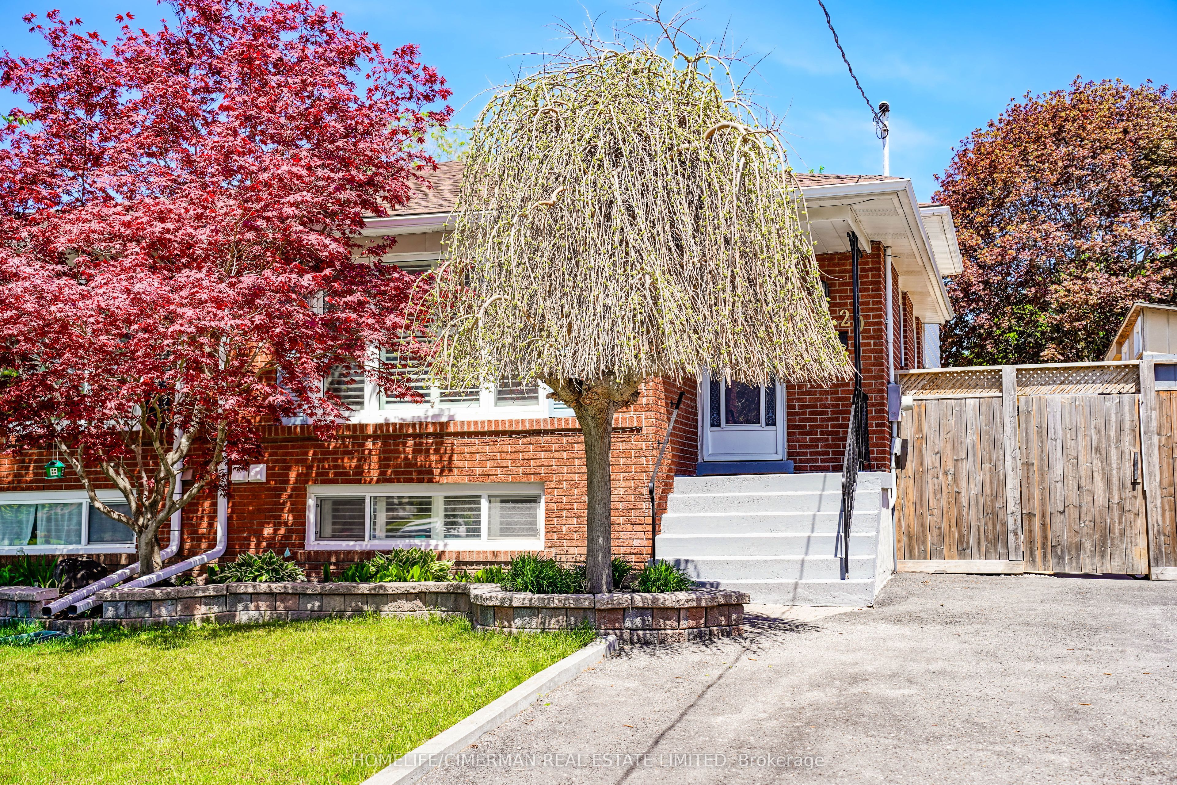 20 Lawrence Crescent Property Photo 1