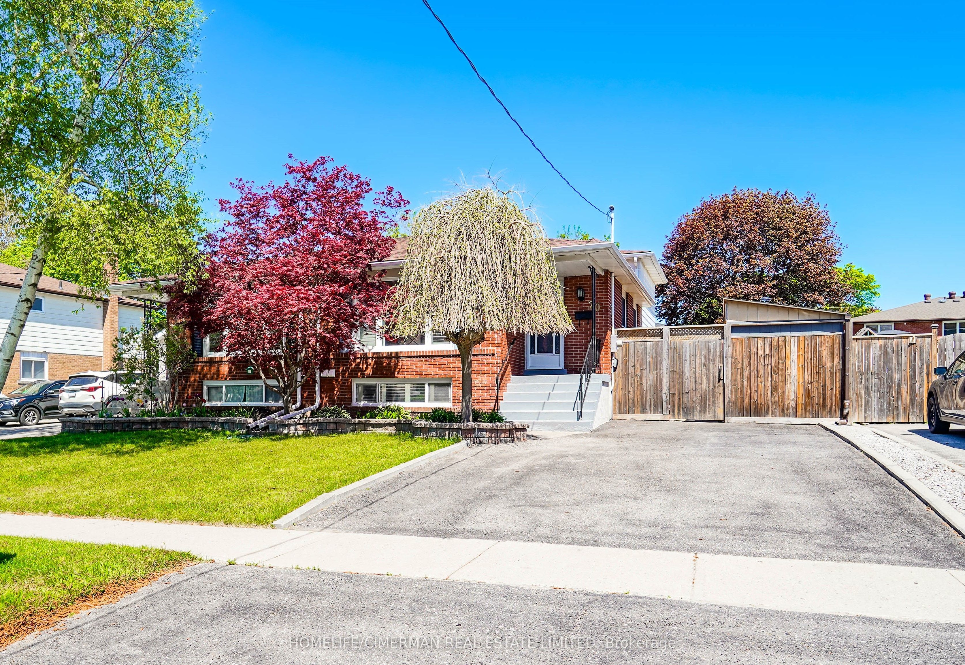 20 Lawrence Crescent Property Photo 3