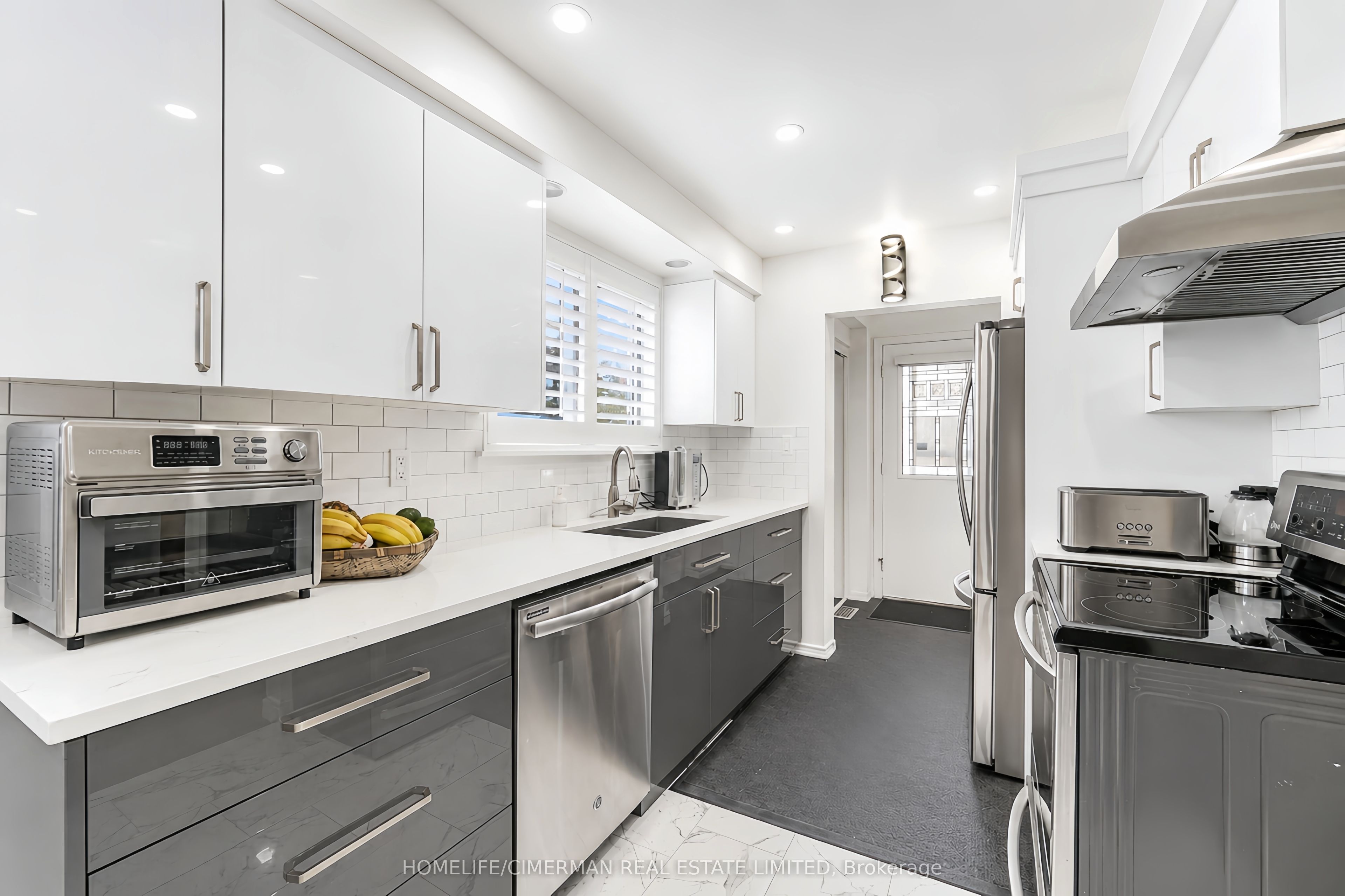 20 Lawrence Crescent Property Photo 11