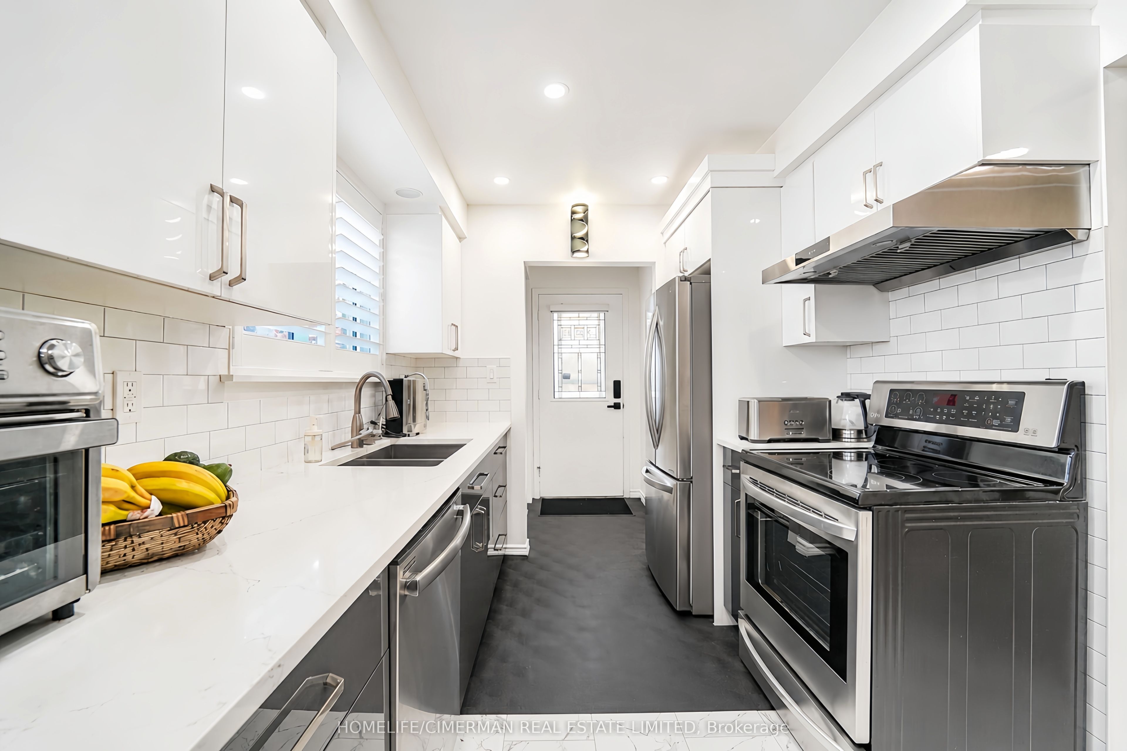 20 Lawrence Crescent Property Photo 12