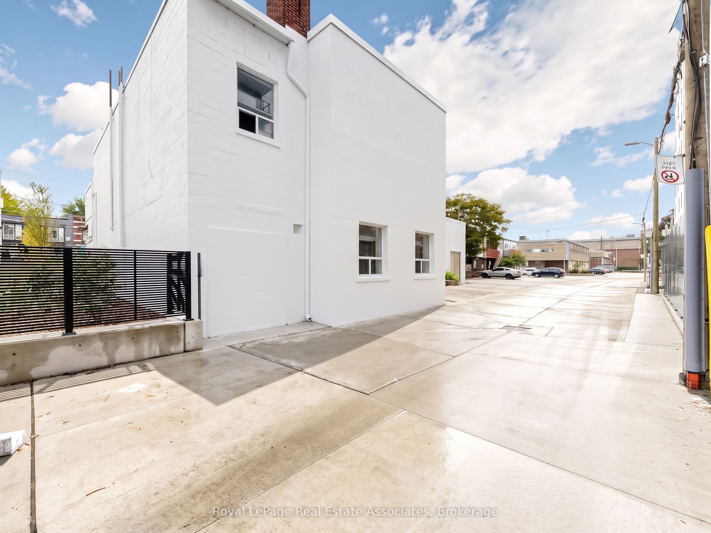 1597 Queen Street E Property Photo 5