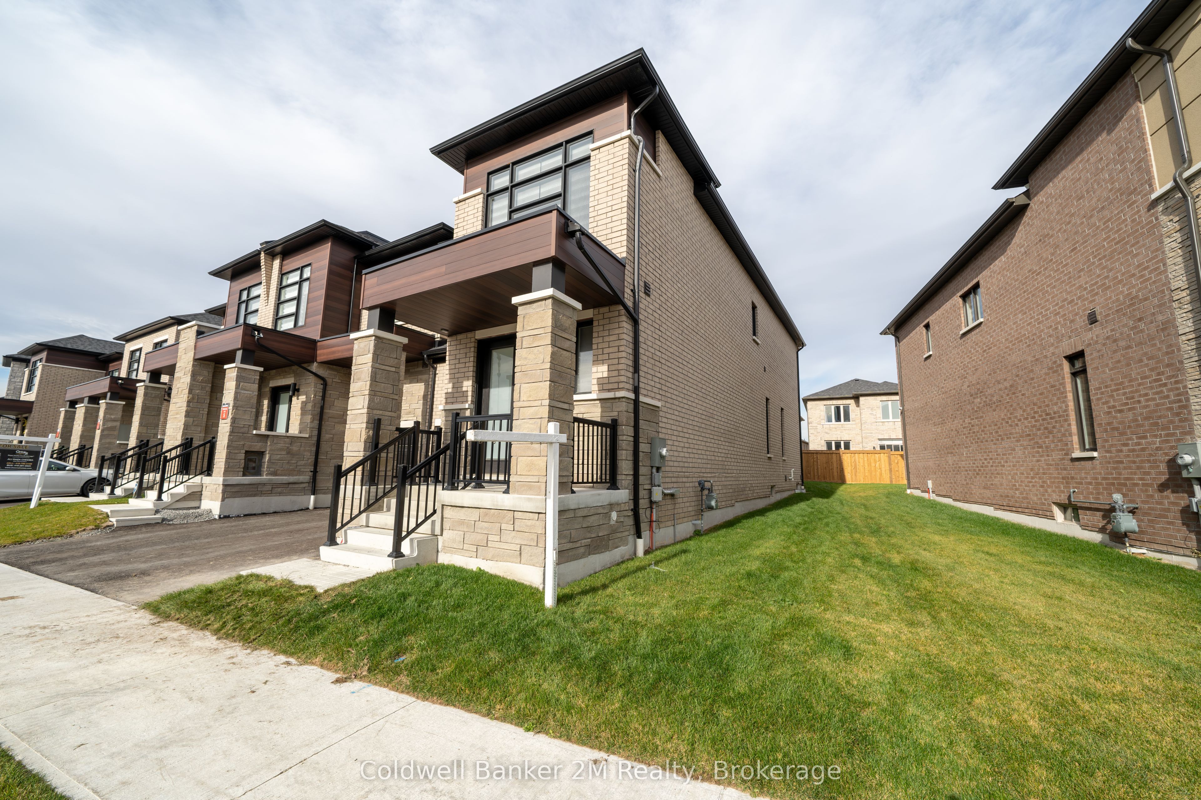 136 Ogston Crescent Property Photo 1