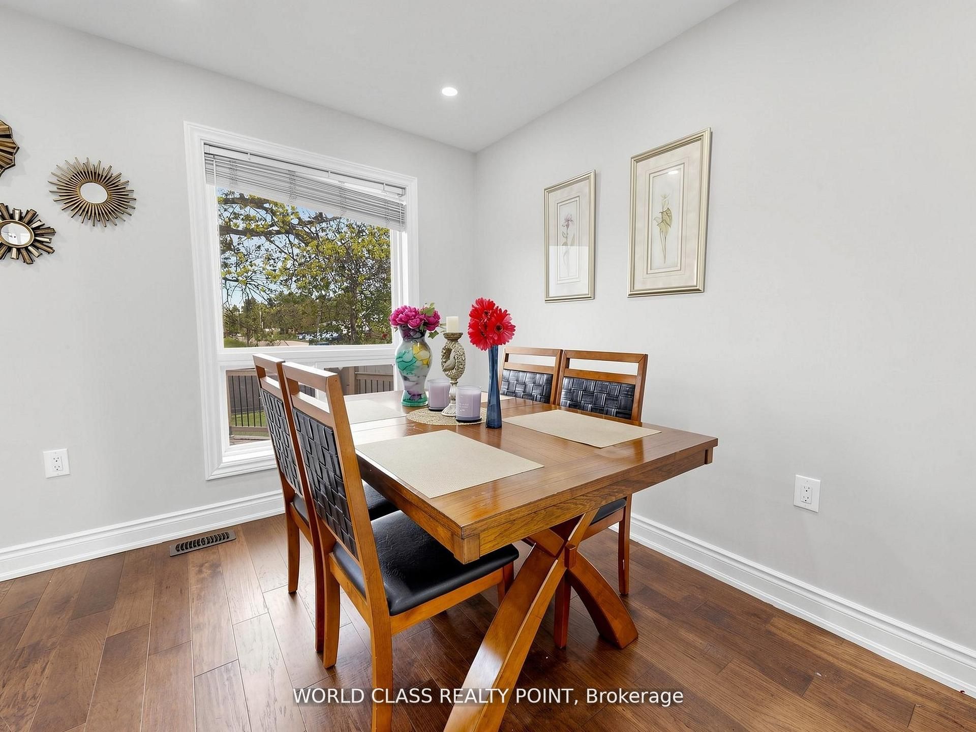 1638 Norwill Crescent Property Photo 8