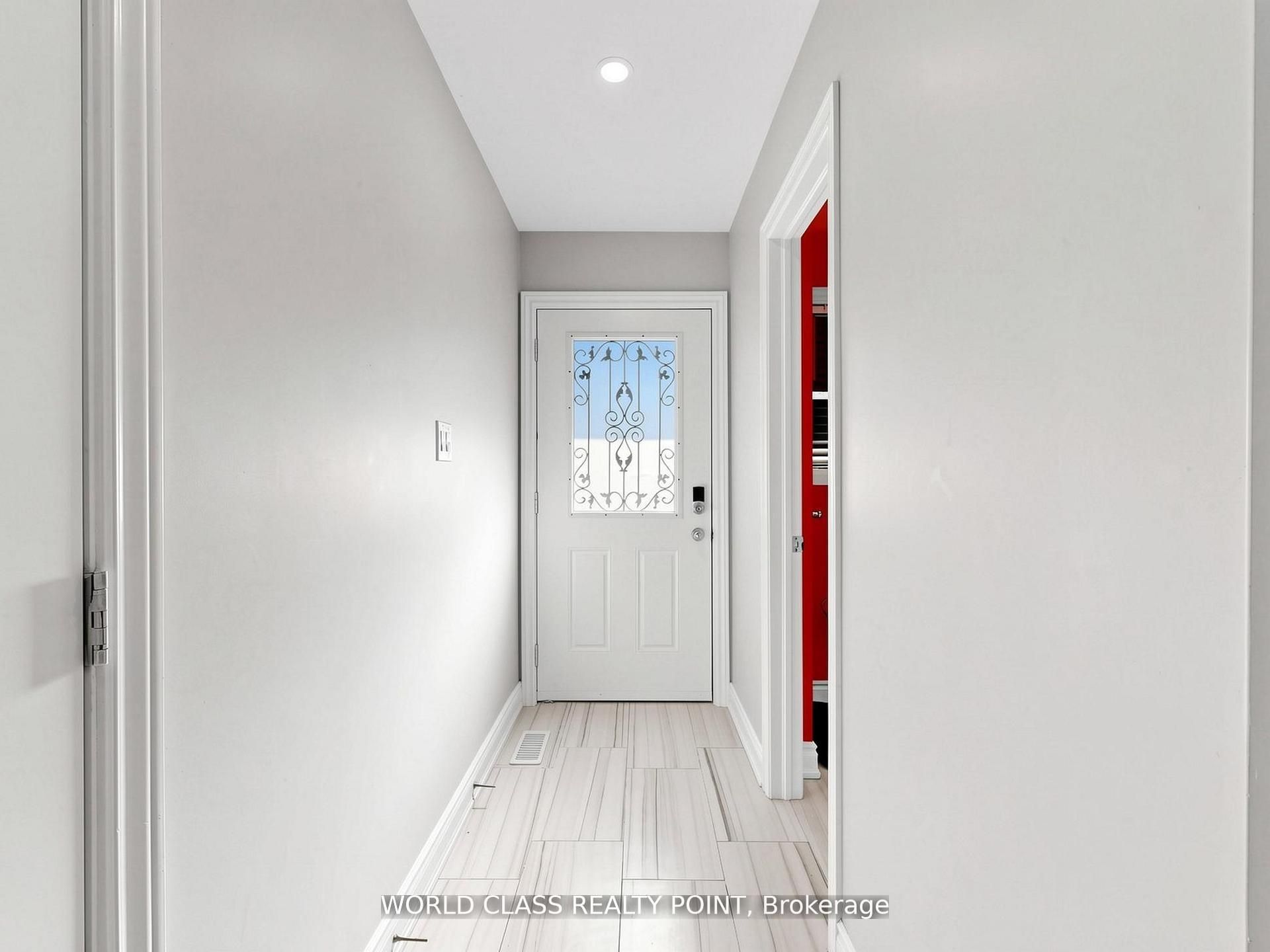 1638 Norwill Crescent Property Photo 14