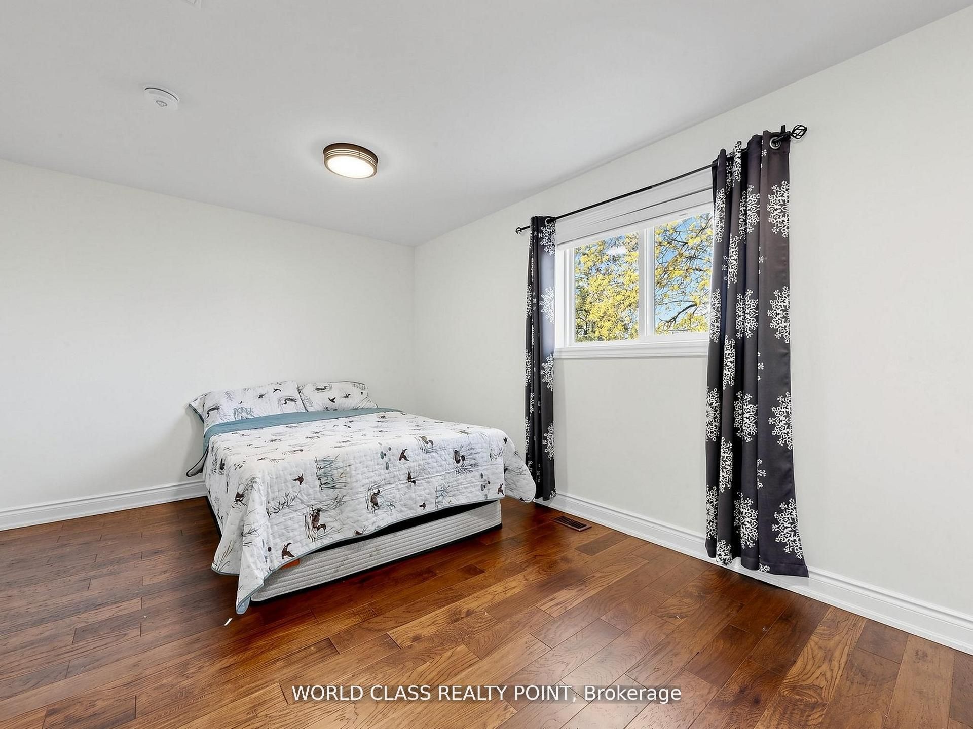 1638 Norwill Crescent Property Photo 16