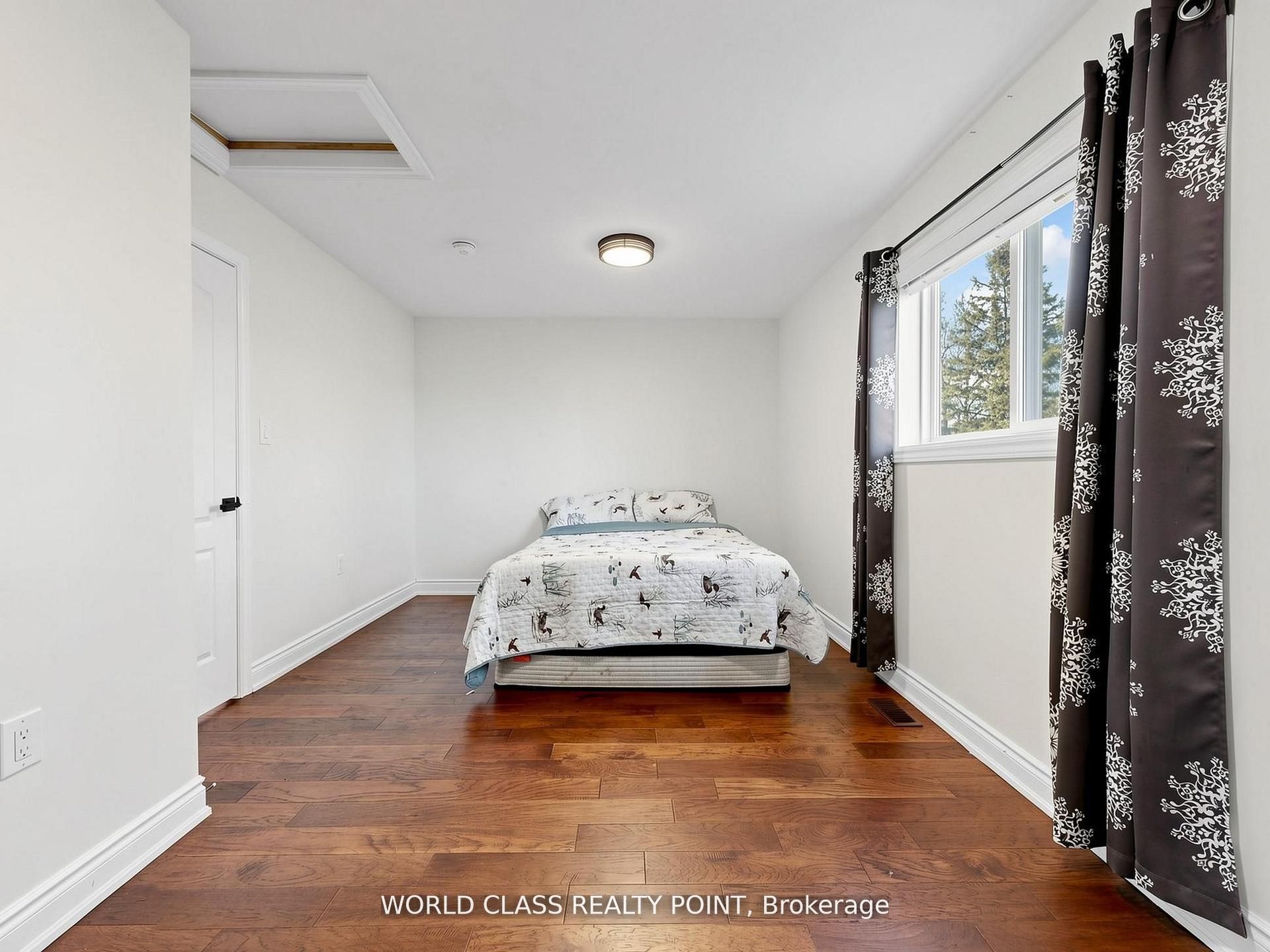1638 Norwill Crescent Property Photo 17
