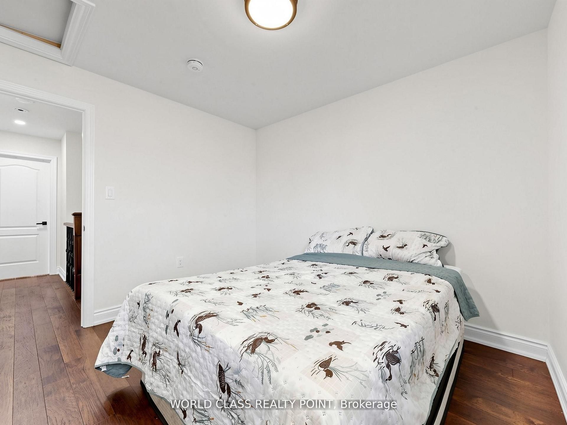 1638 Norwill Crescent Property Photo 18
