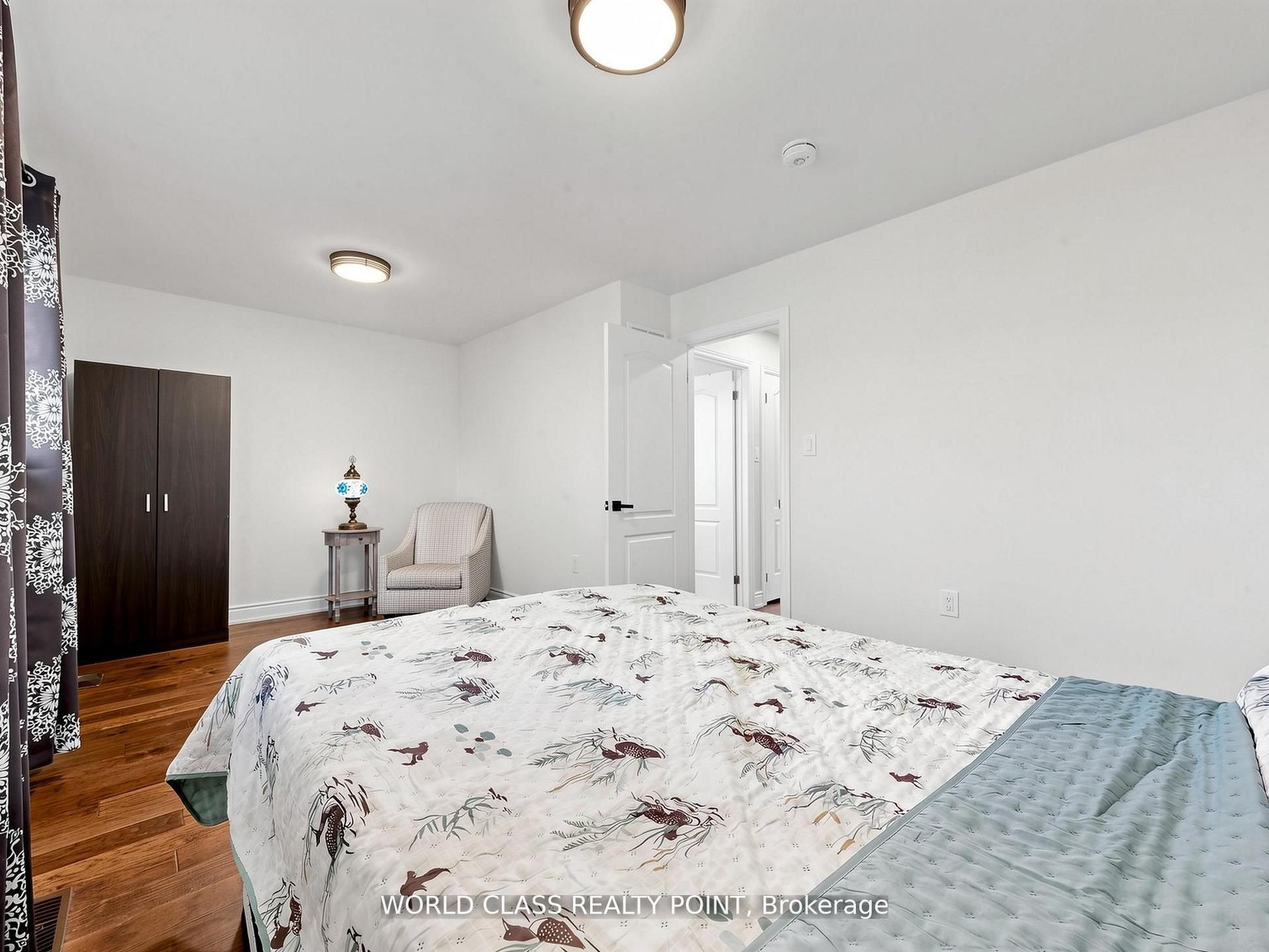 1638 Norwill Crescent Property Photo 19