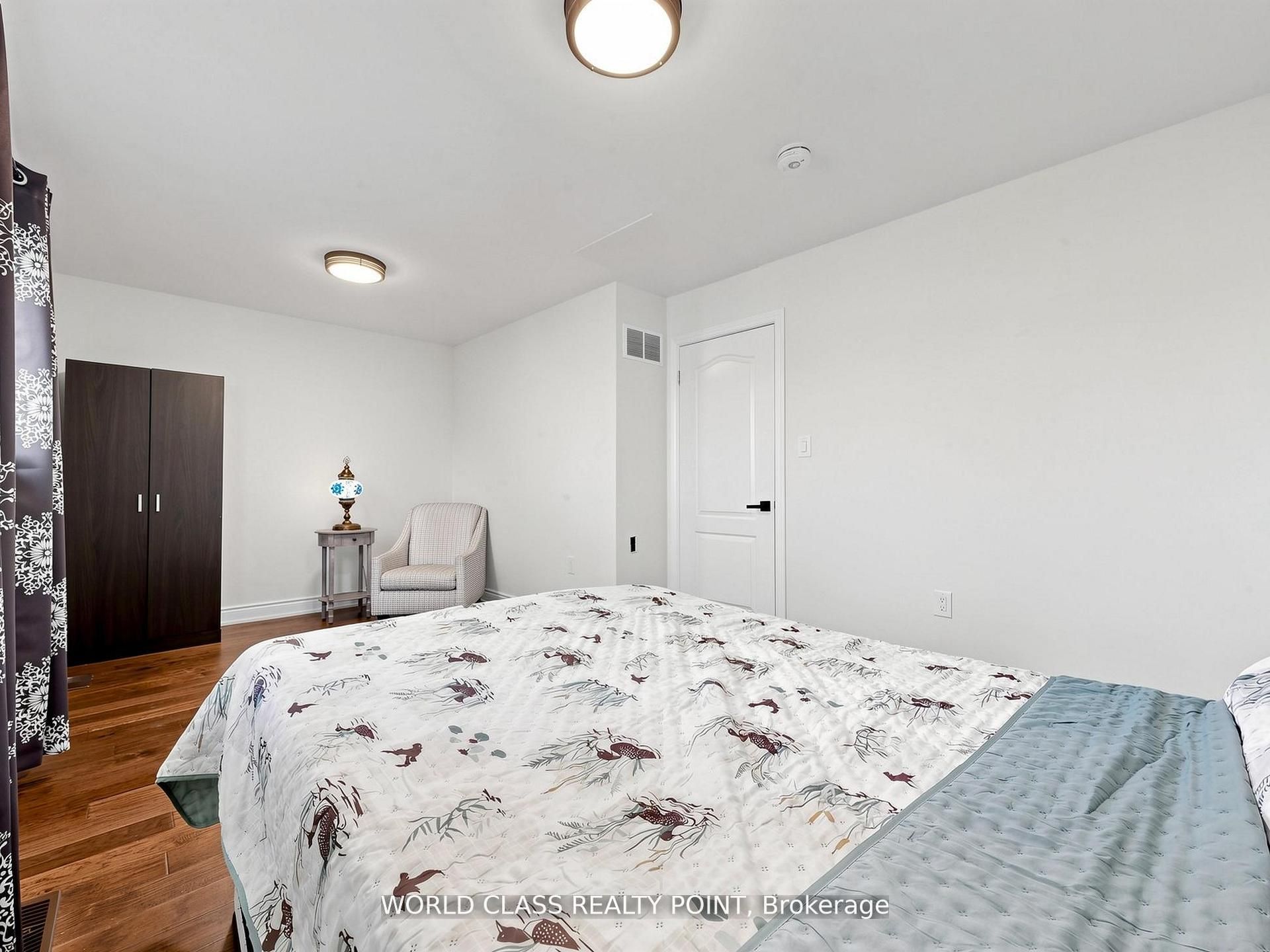 1638 Norwill Crescent Property Photo 20