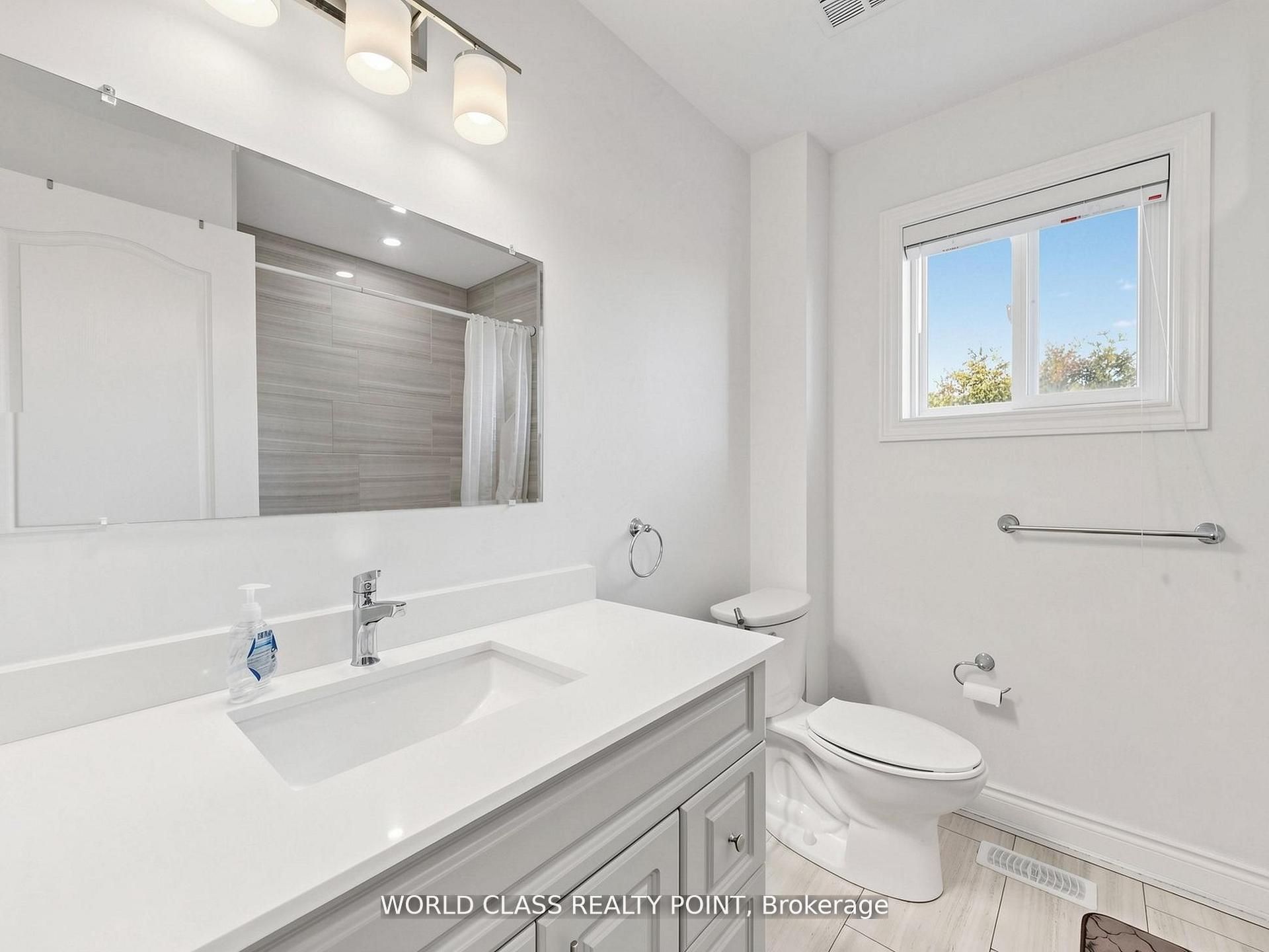 1638 Norwill Crescent Property Photo 26