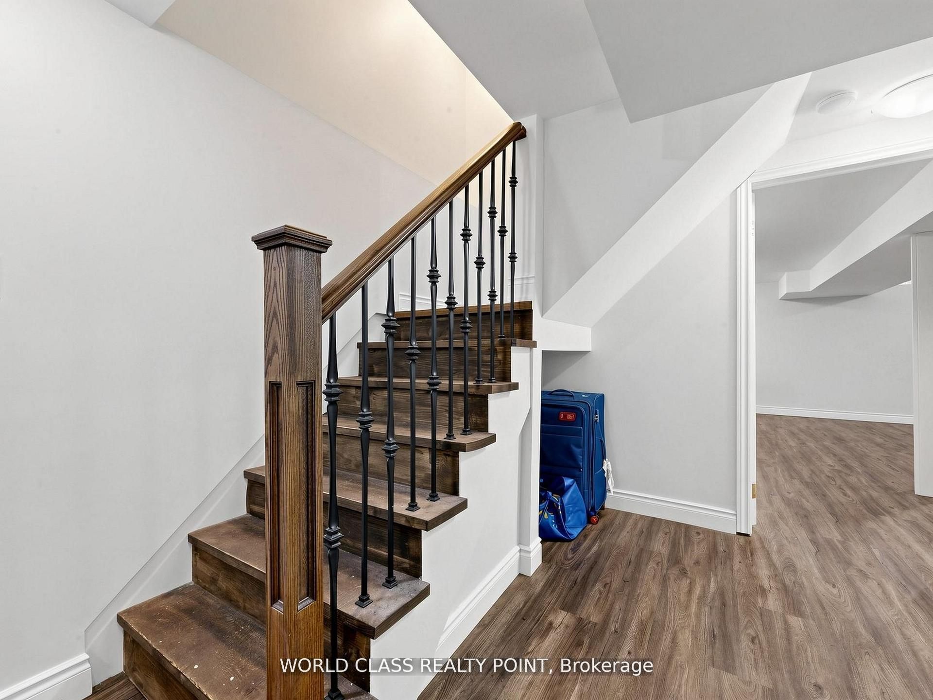 1638 Norwill Crescent Property Photo 28