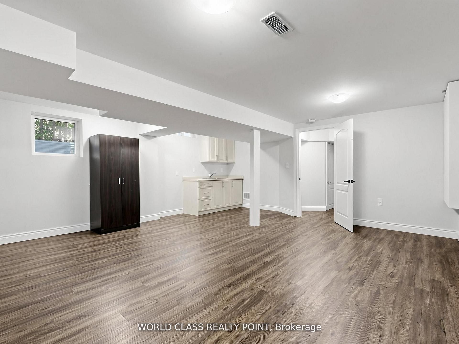 1638 Norwill Crescent Property Photo 33