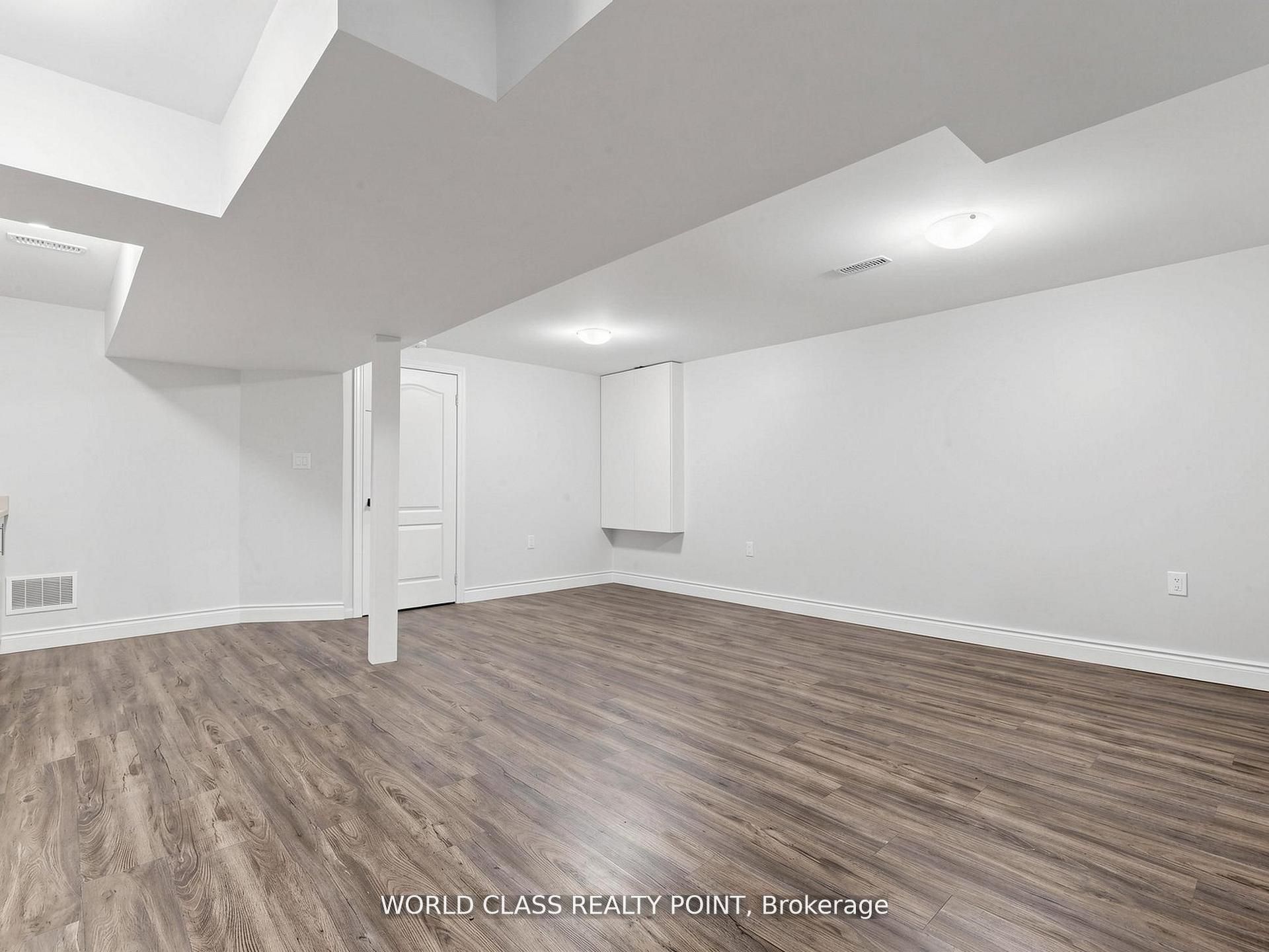 1638 Norwill Crescent Property Photo 34