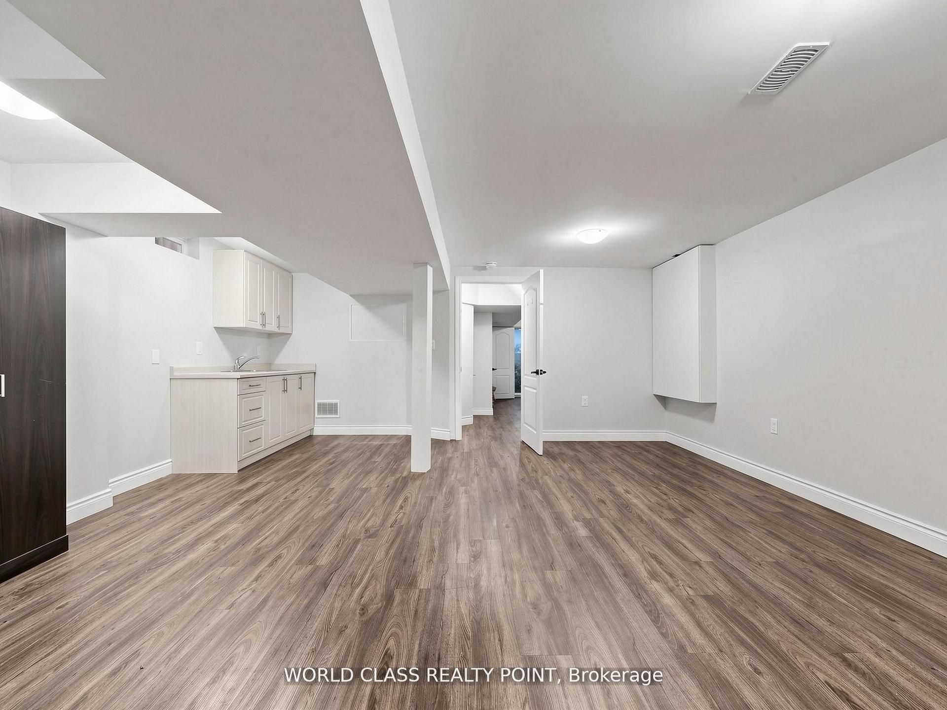 1638 Norwill Crescent Property Photo 35