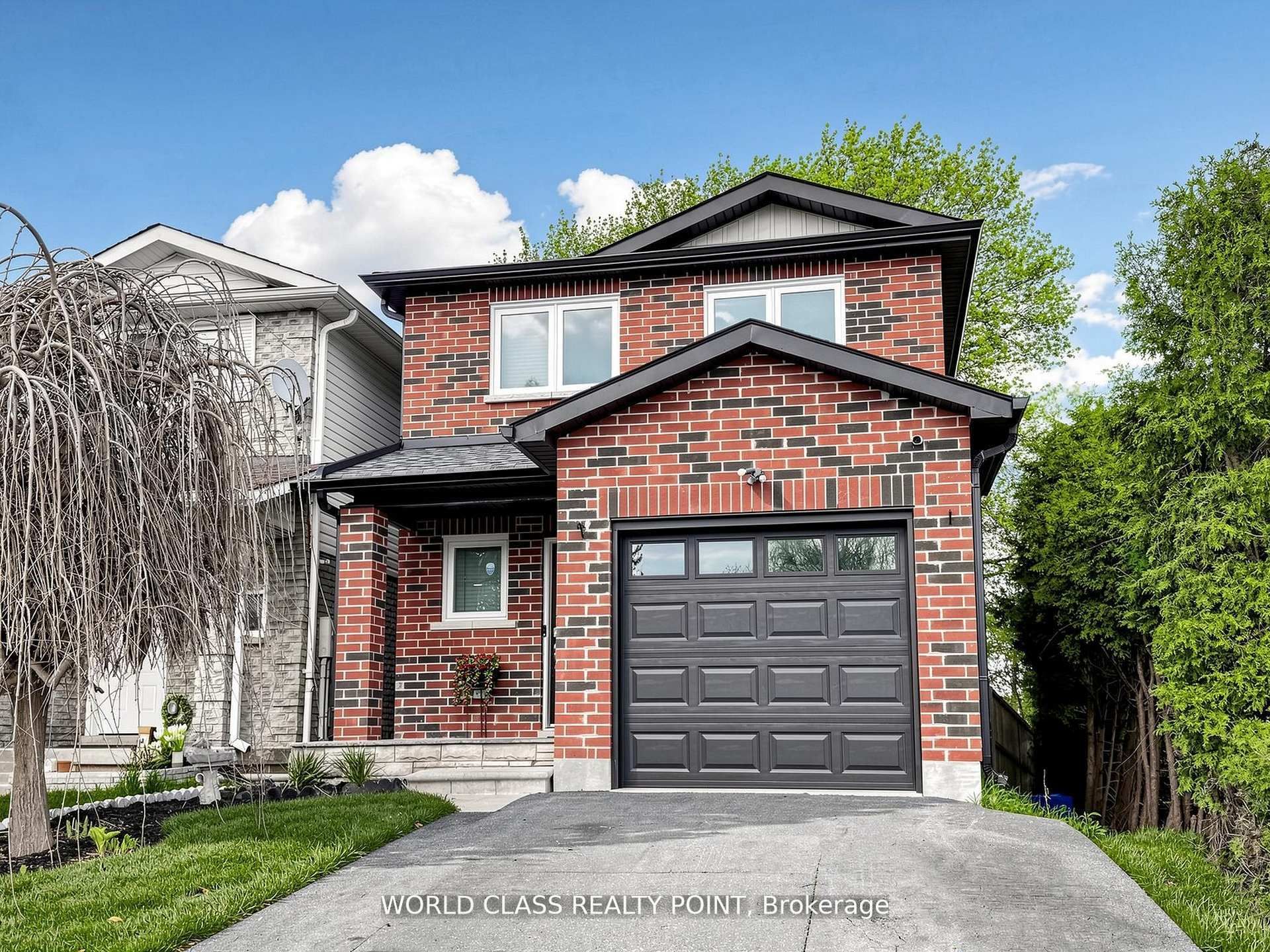 1638 Norwill Crescent Property Photo 1