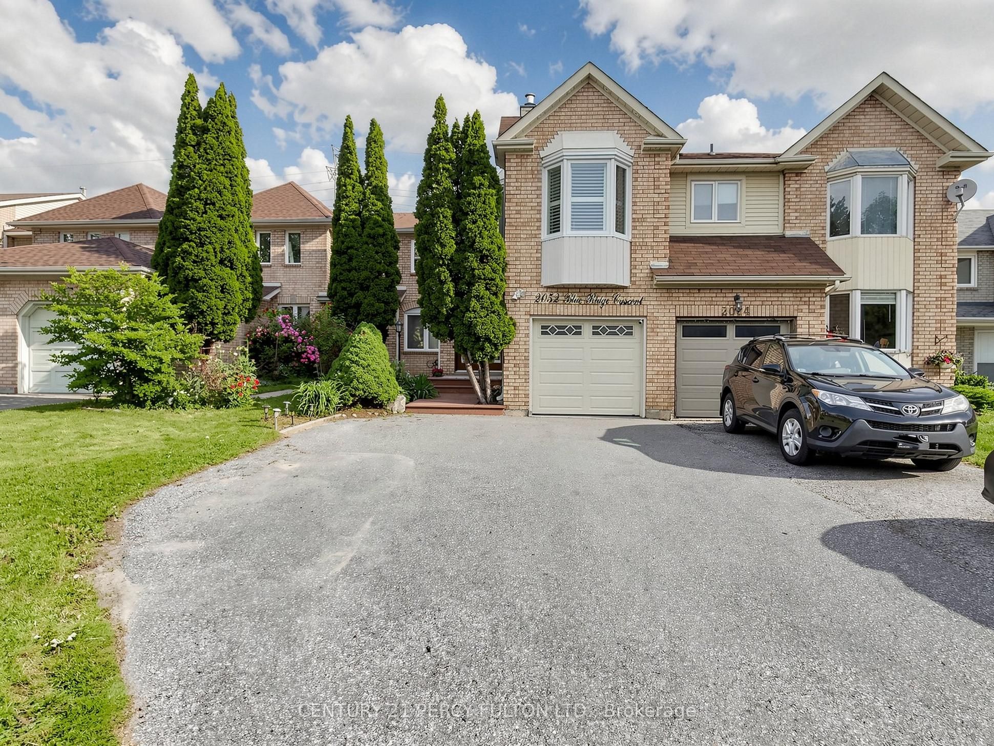 2052 Blue Ridge Crescent Property Photo 2
