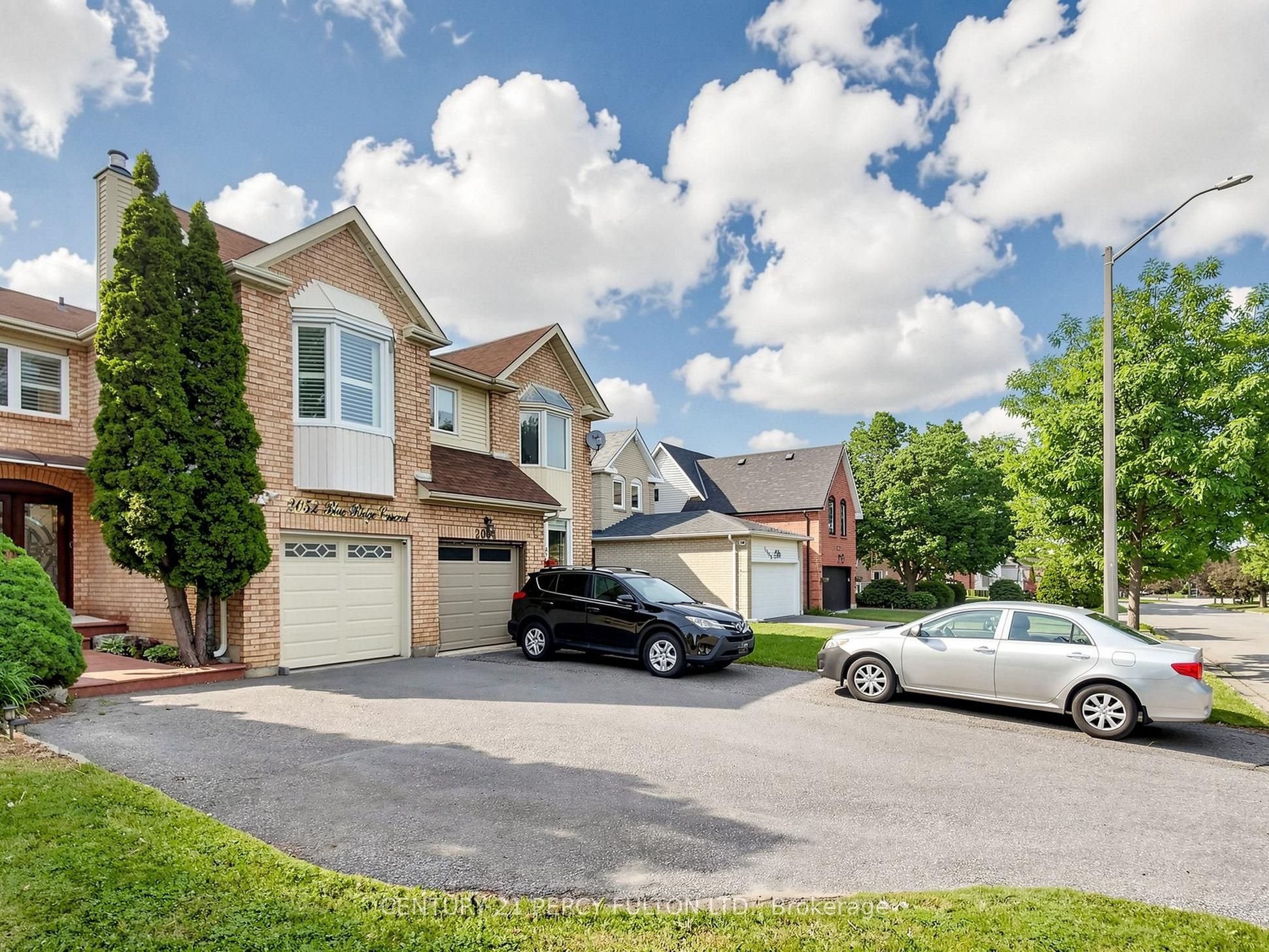 2052 Blue Ridge Crescent Property Photo 3