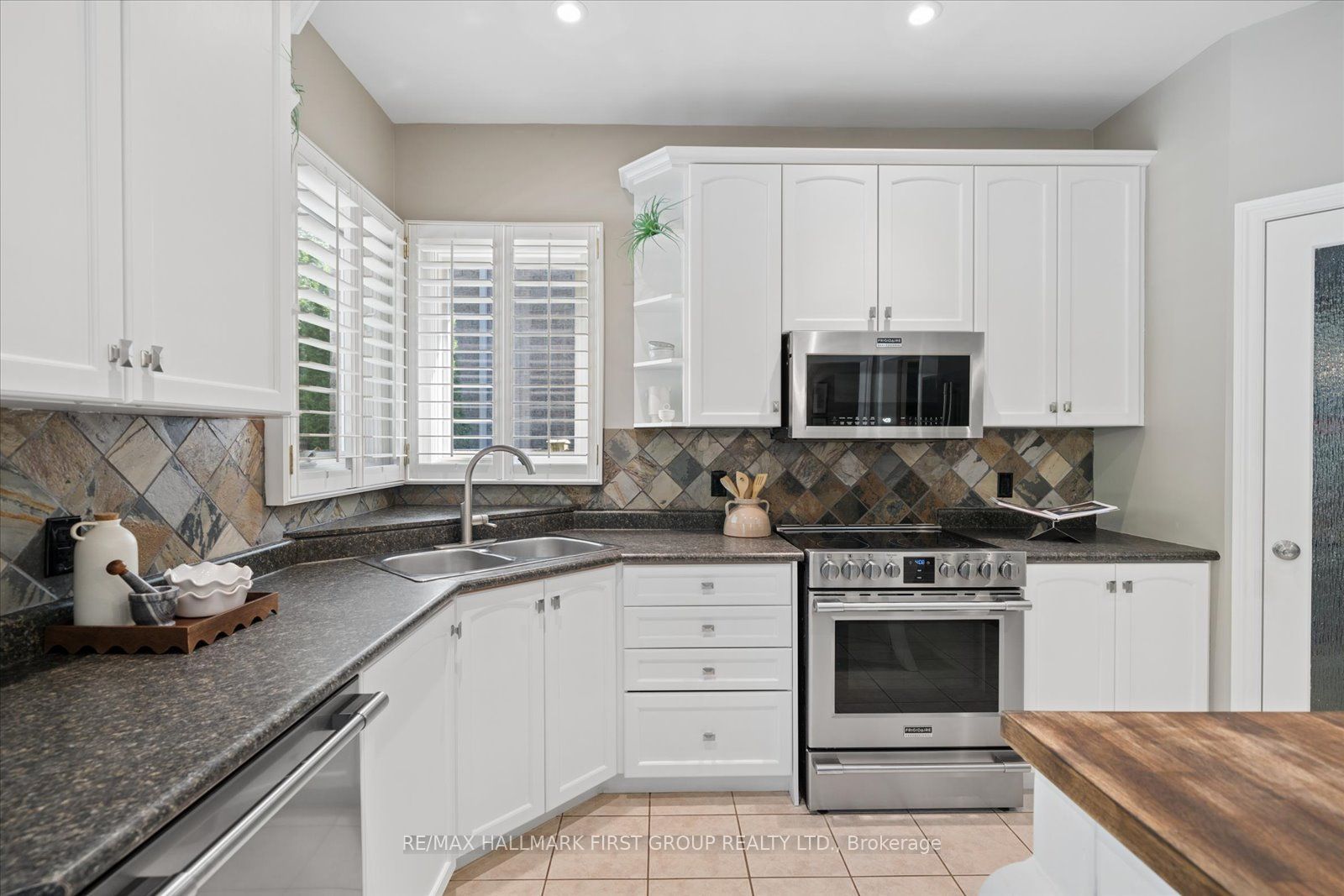 9 Pebblebrook Crescent Property Photo 8