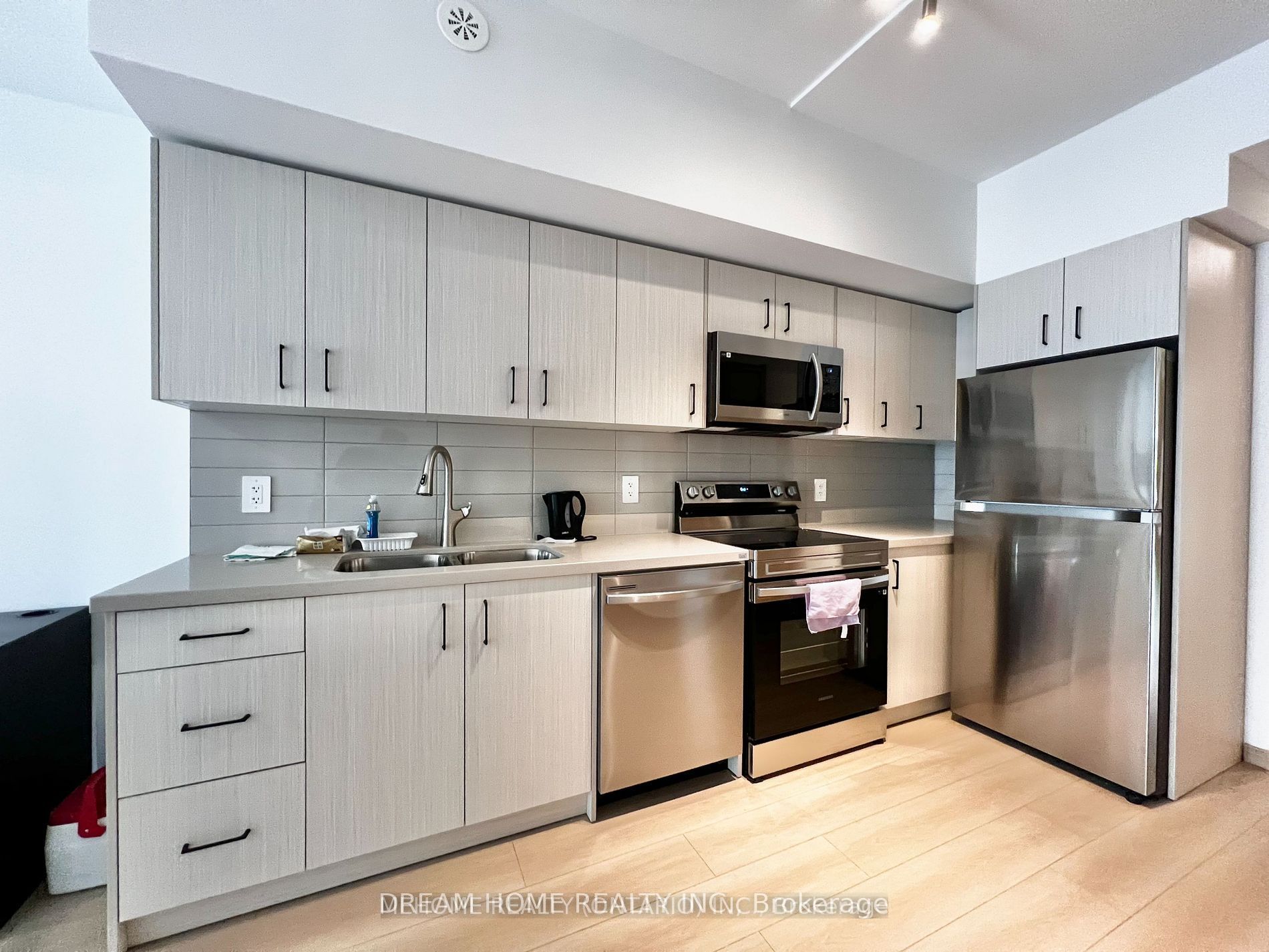3425 Sheppard Avenue E C3-207 Property Photo 3