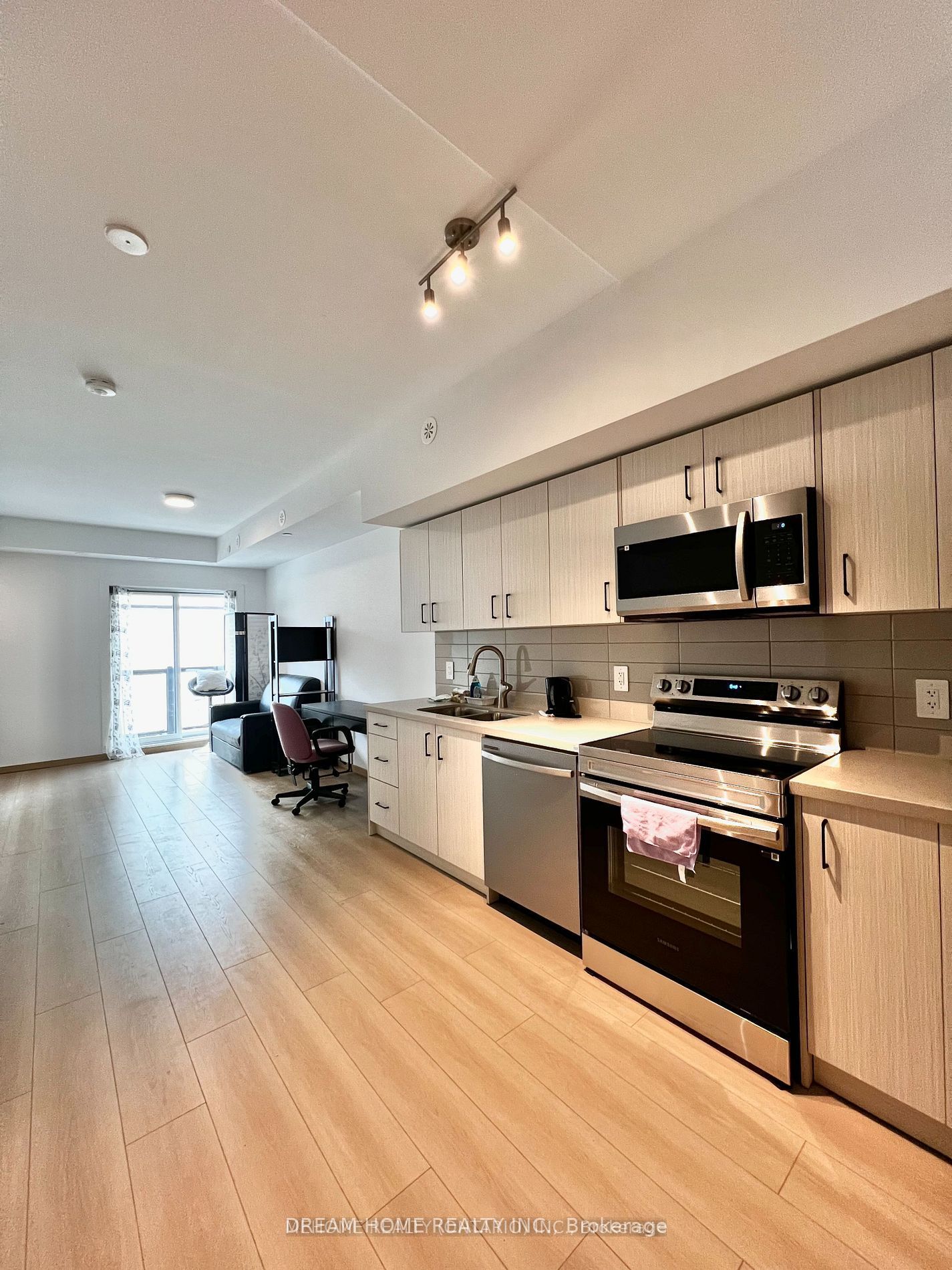 3425 Sheppard Avenue E C3-207 Property Photo 4