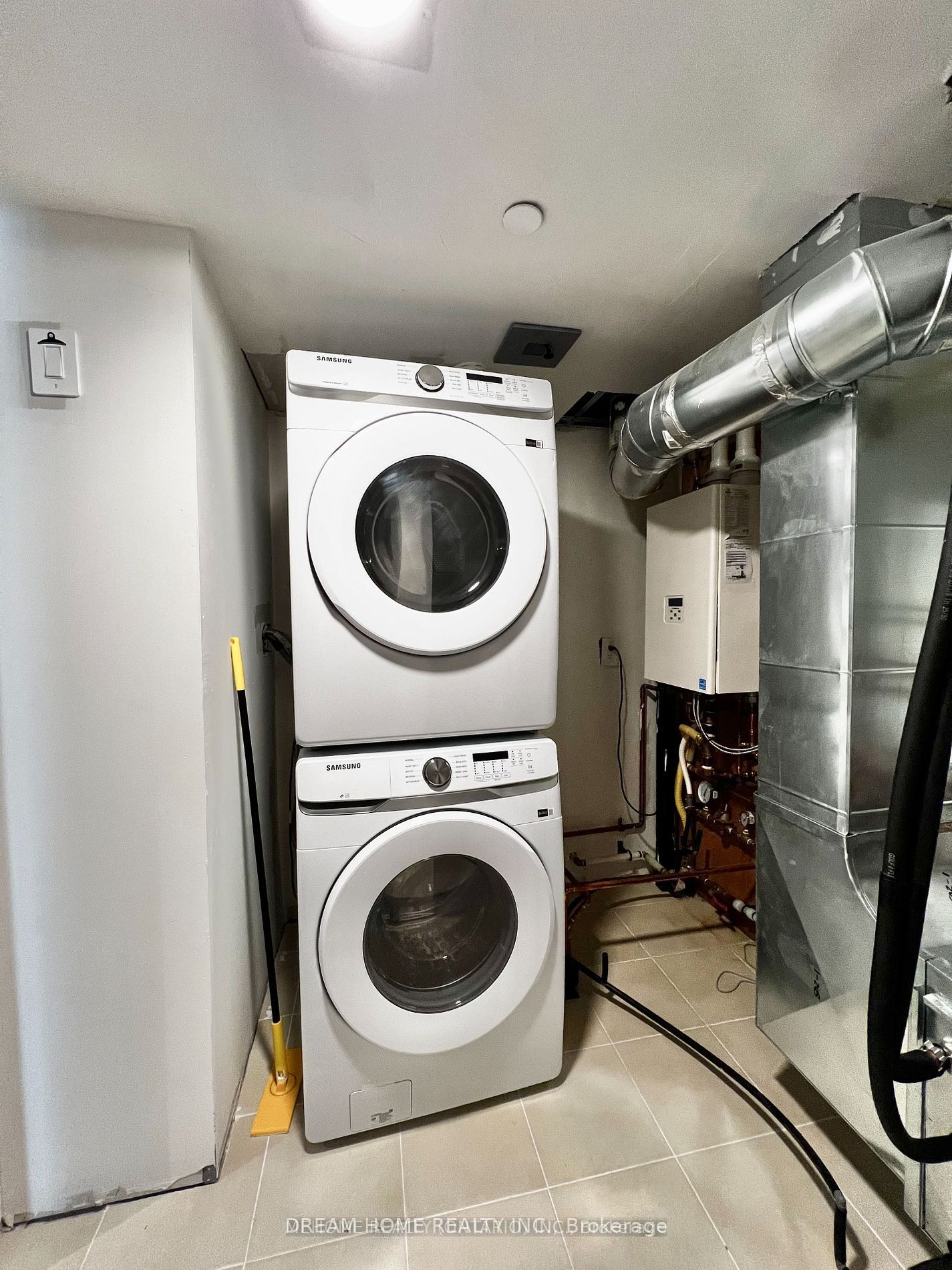 3425 Sheppard Avenue E C3-207 Property Photo 6
