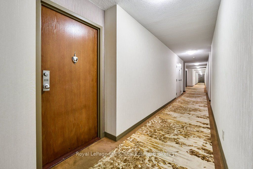 711 Rossland Road E 806 Property Photo 4