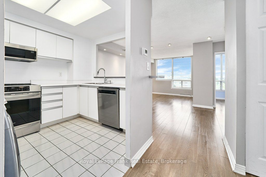 711 Rossland Road E 806 Property Photo 5